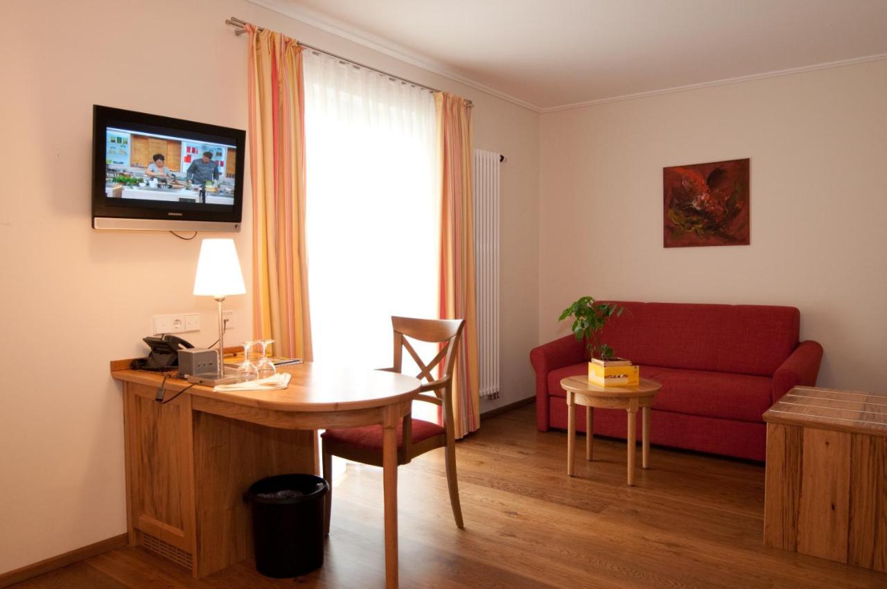 Family Room,1011649936:JPEG