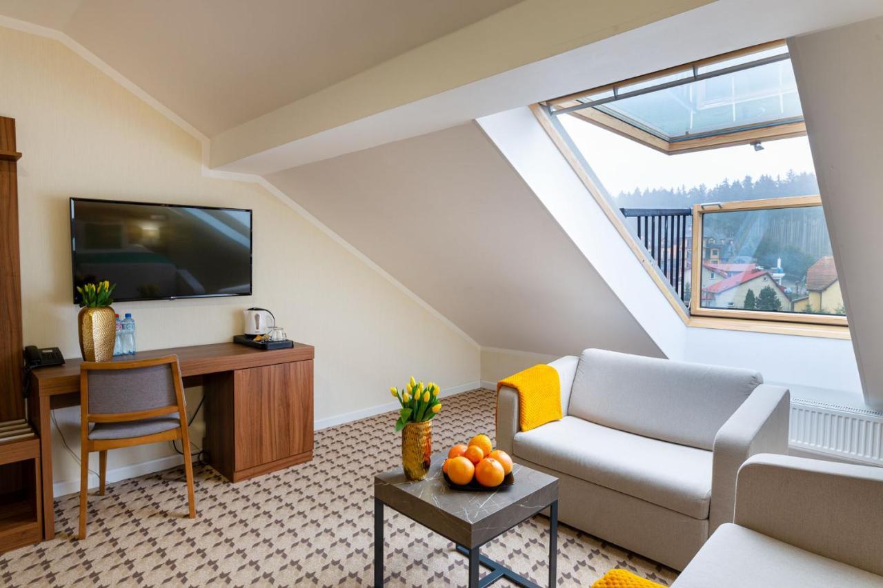Family Room,1038729058:JPEG