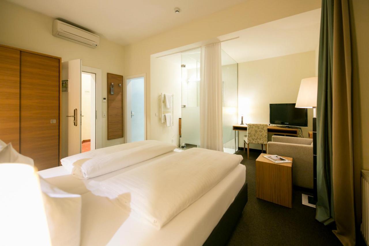 Economy Glass Bathroom Room