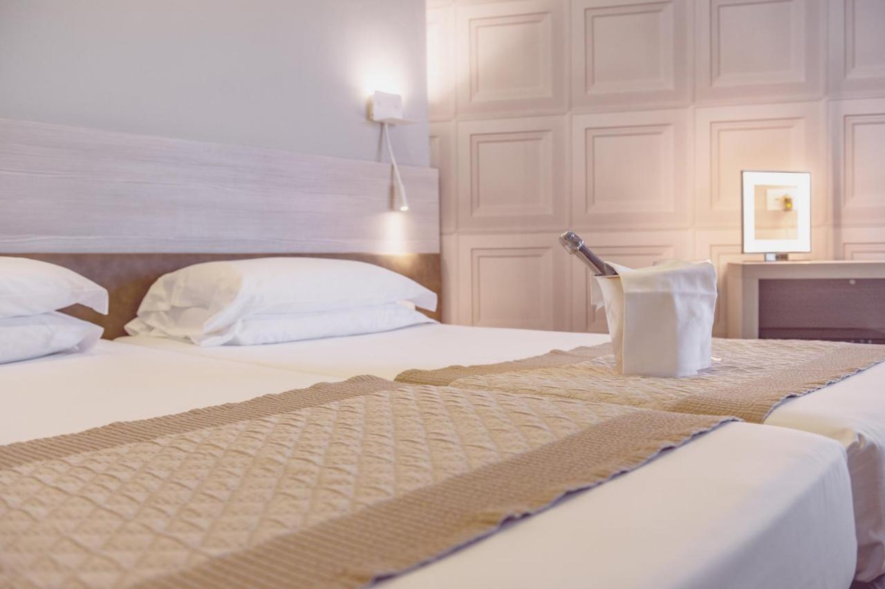 Deluxe Double Room Lateral Sea View