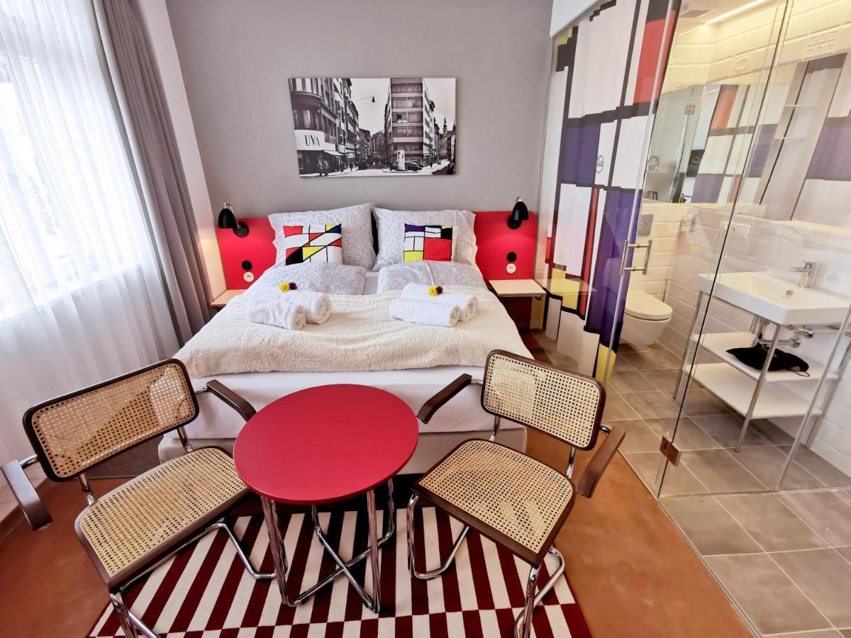 Queen Room,1249694656:JPEG