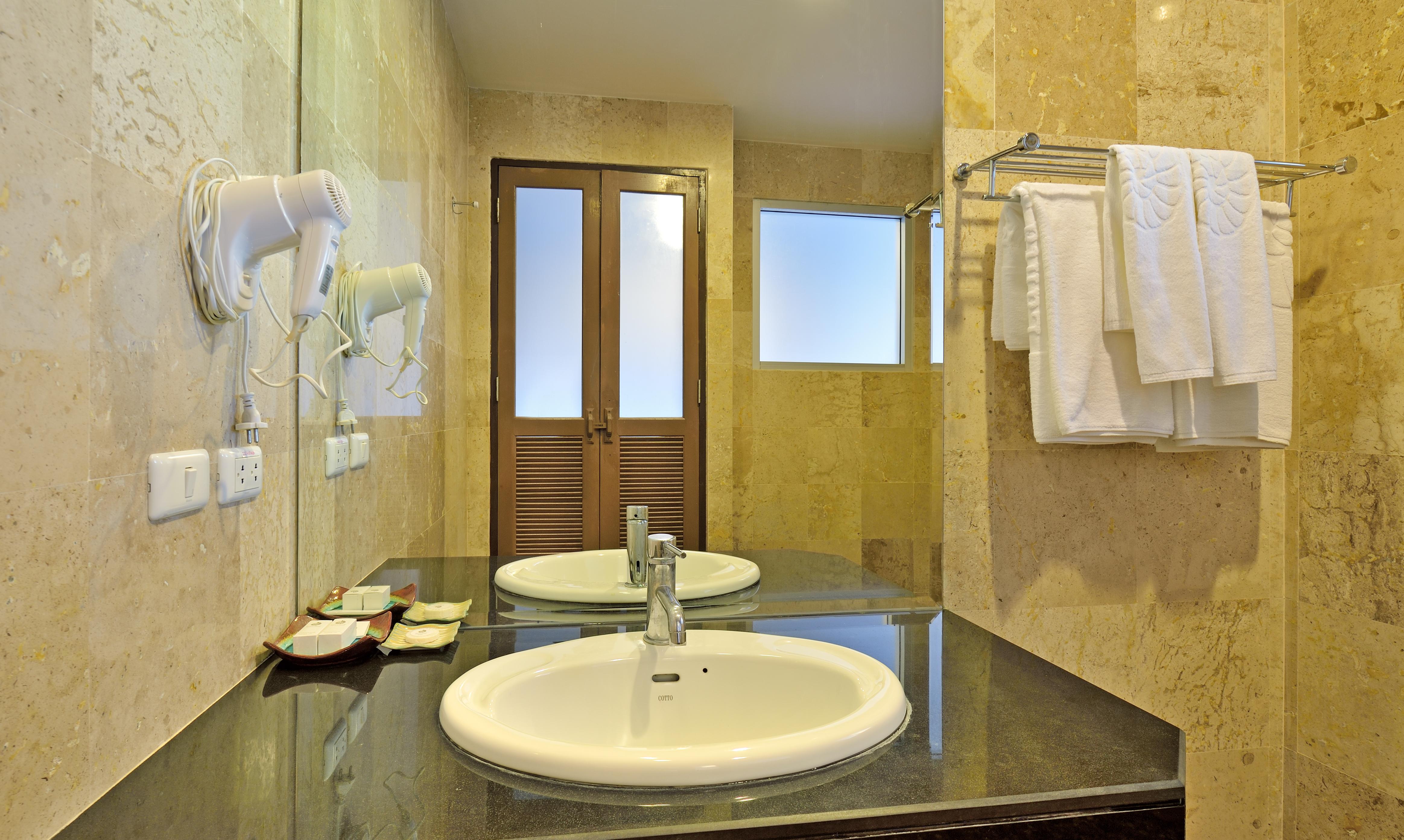 Deluxe Doppel-/Zweibettzimmer mit Zugang zum Pool