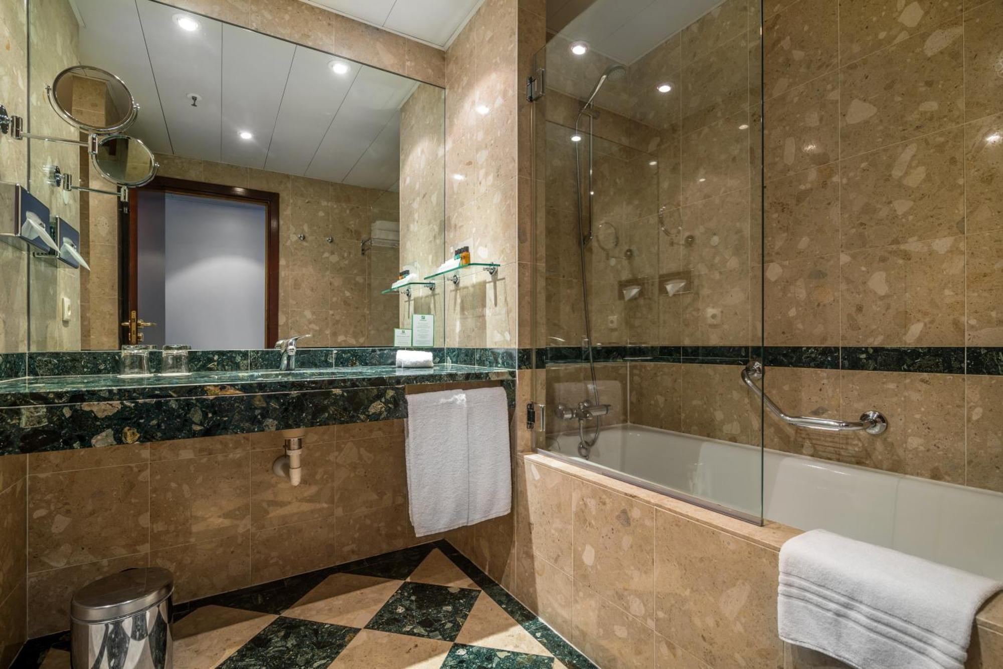 Premium Zweibettzimmer mit Flussblick