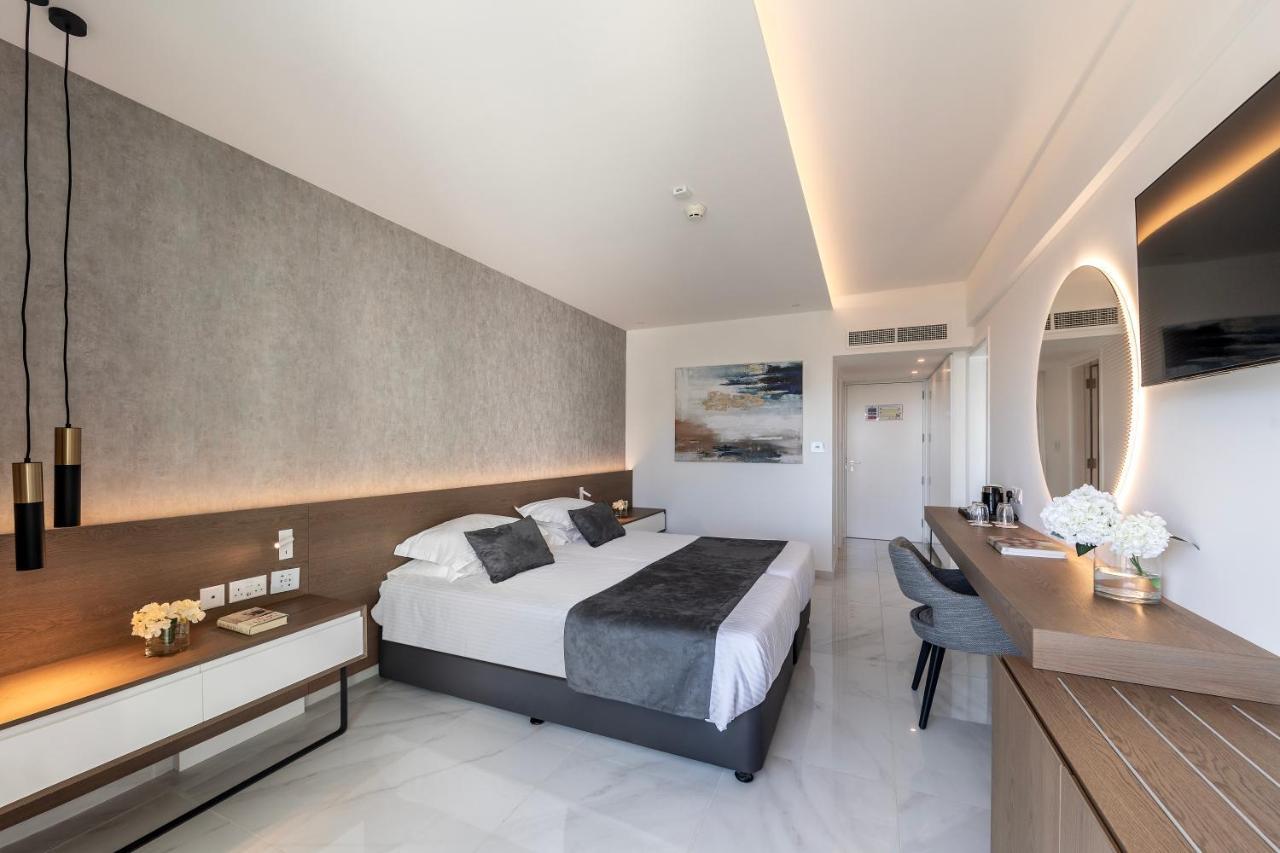 Double or Twin Room Inland View