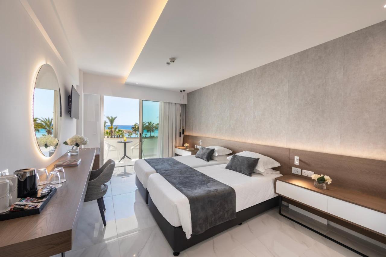 Double or Twin Room Side Sea View