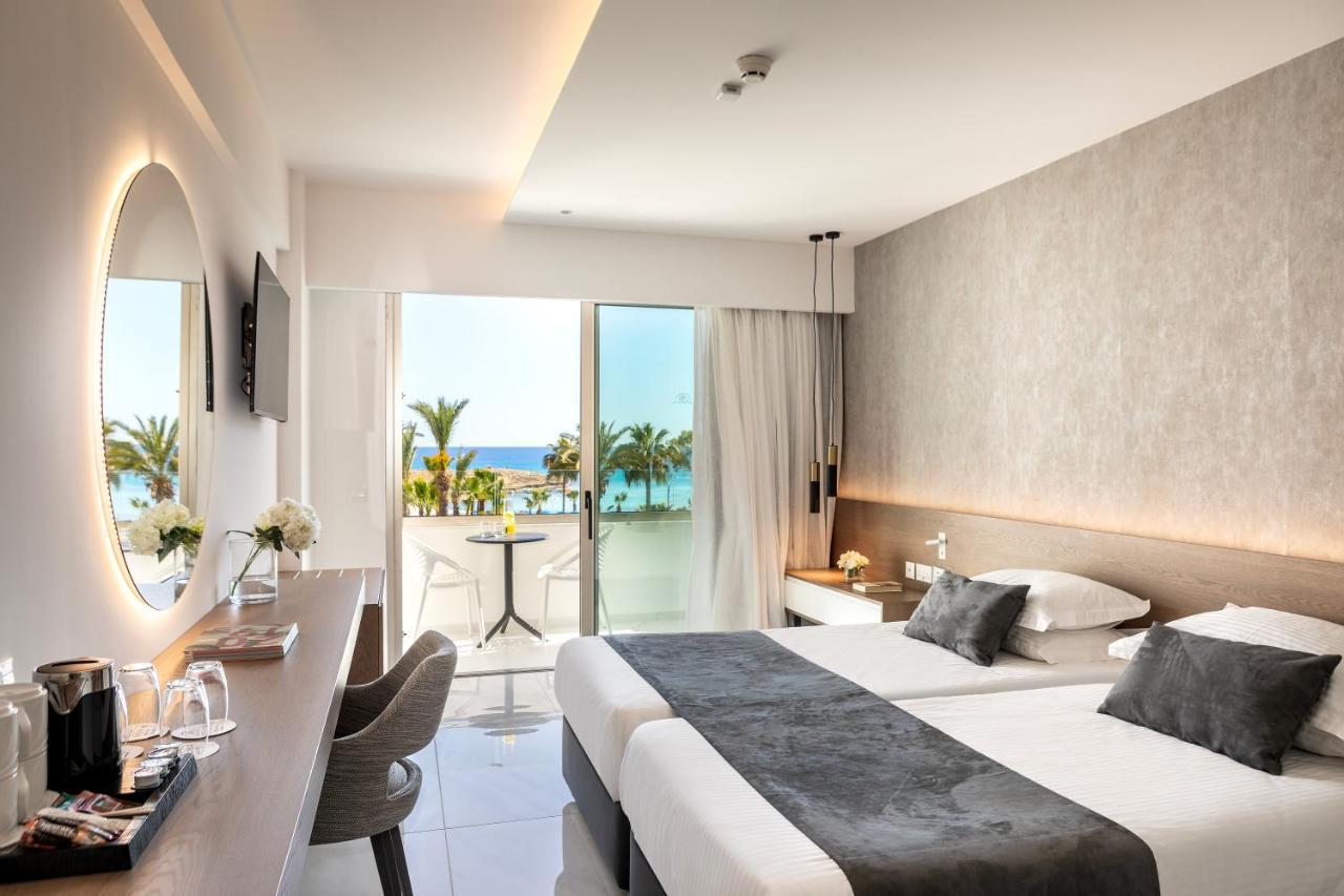 Double or Twin Room Side Sea View
