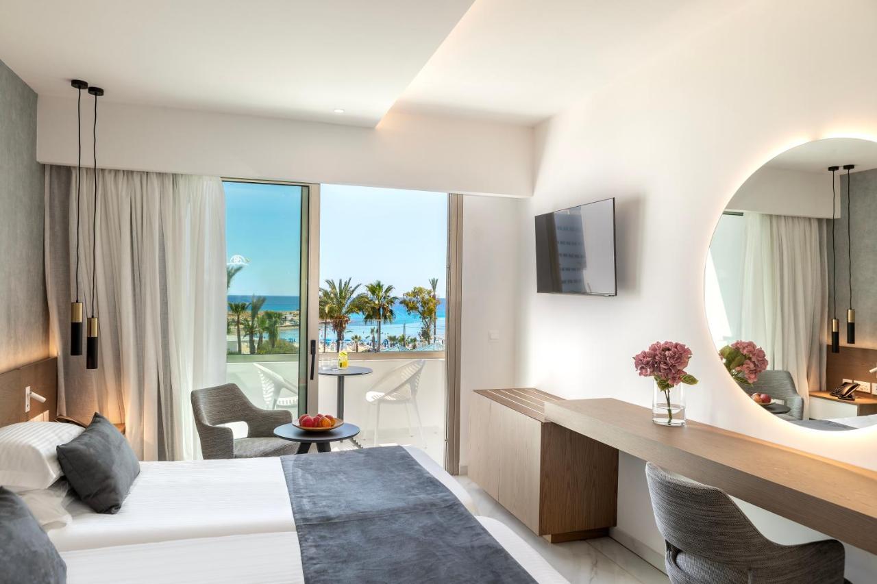 Double or Twin Room Side Sea View