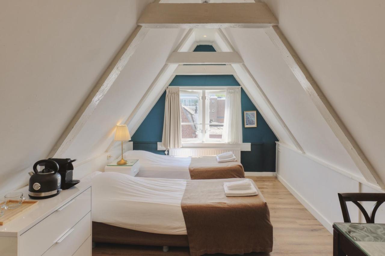 Twin Room,1739425390:JPEG