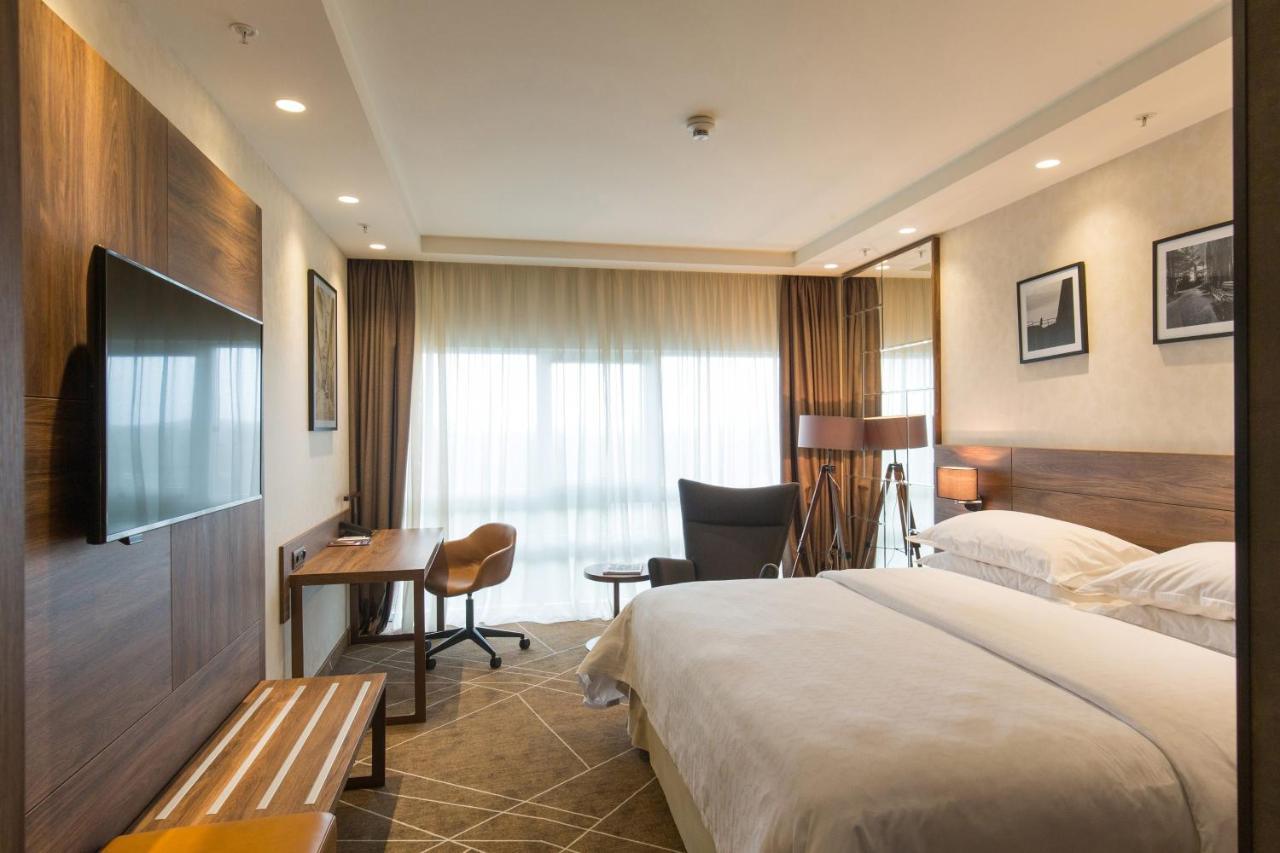 Superior Guest Room, Guest room, 1 King, City view,1417251810:JPEG