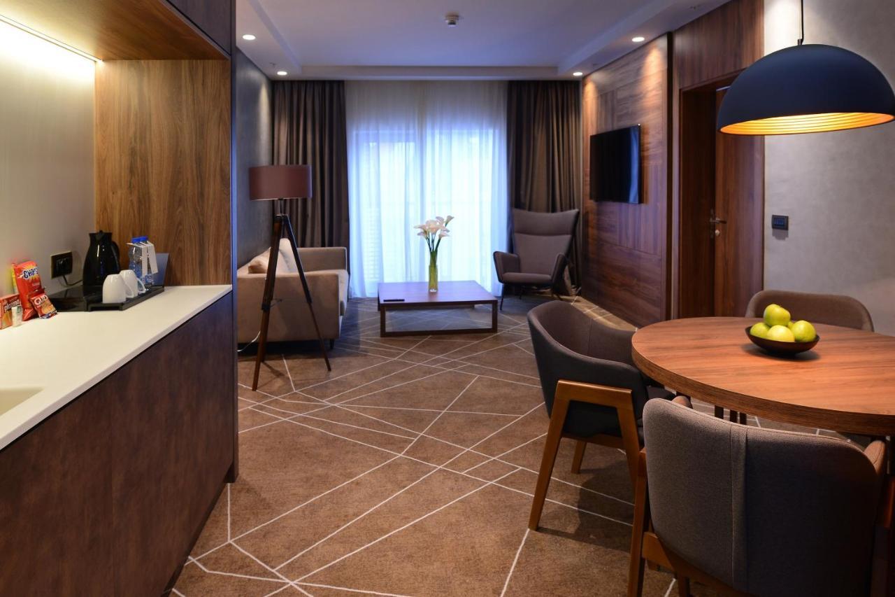 Club Junior Suite, Signature Club Lounge lounge access,1418898168:JPEG