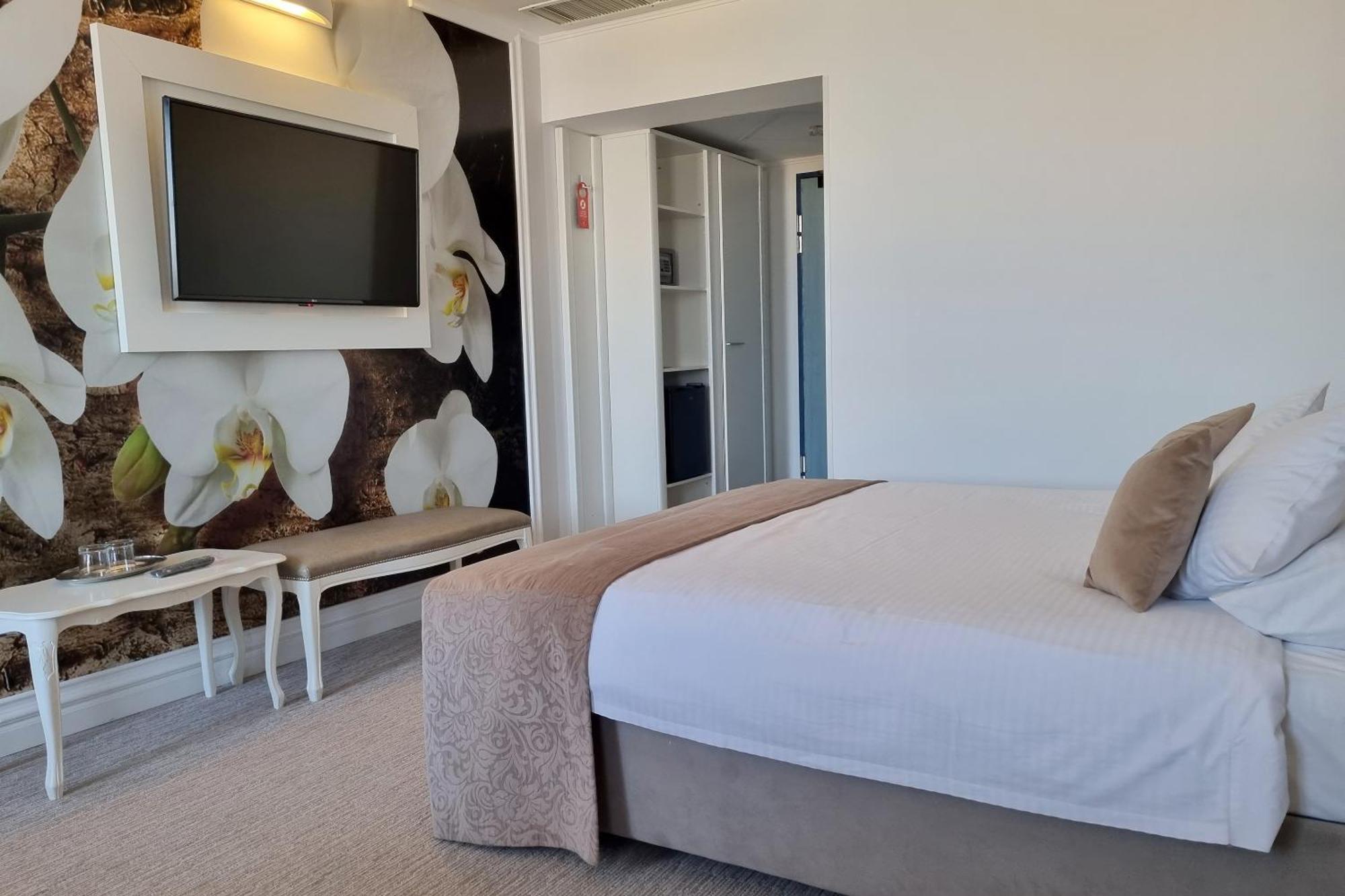 Deluxe Double Room Sofa