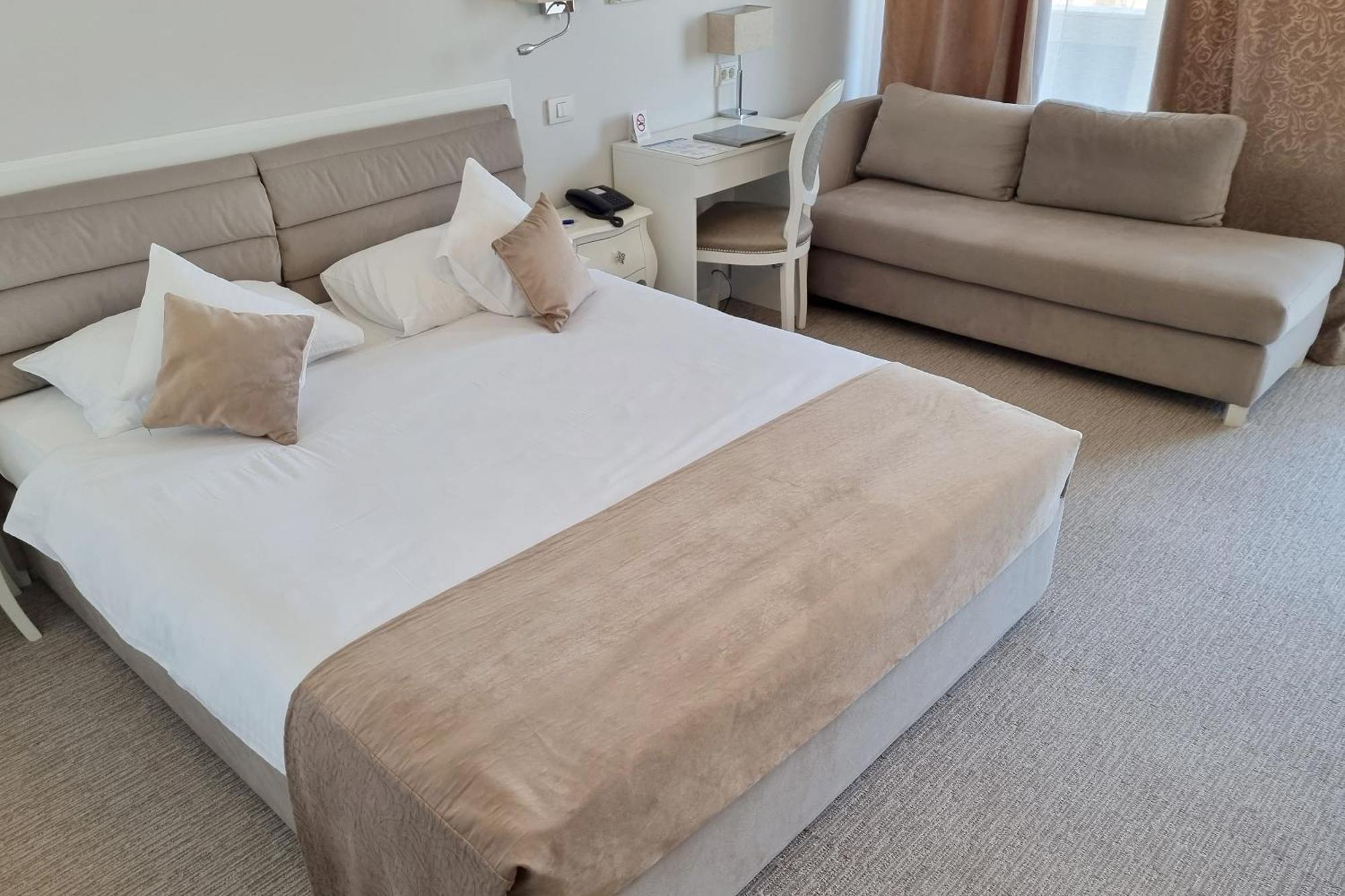 Deluxe Double Room Sofa