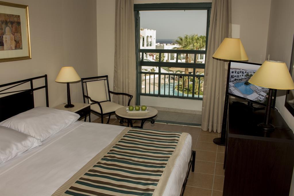 Superior, Queen or Twin Bed, Pool View,224919671:JPEG