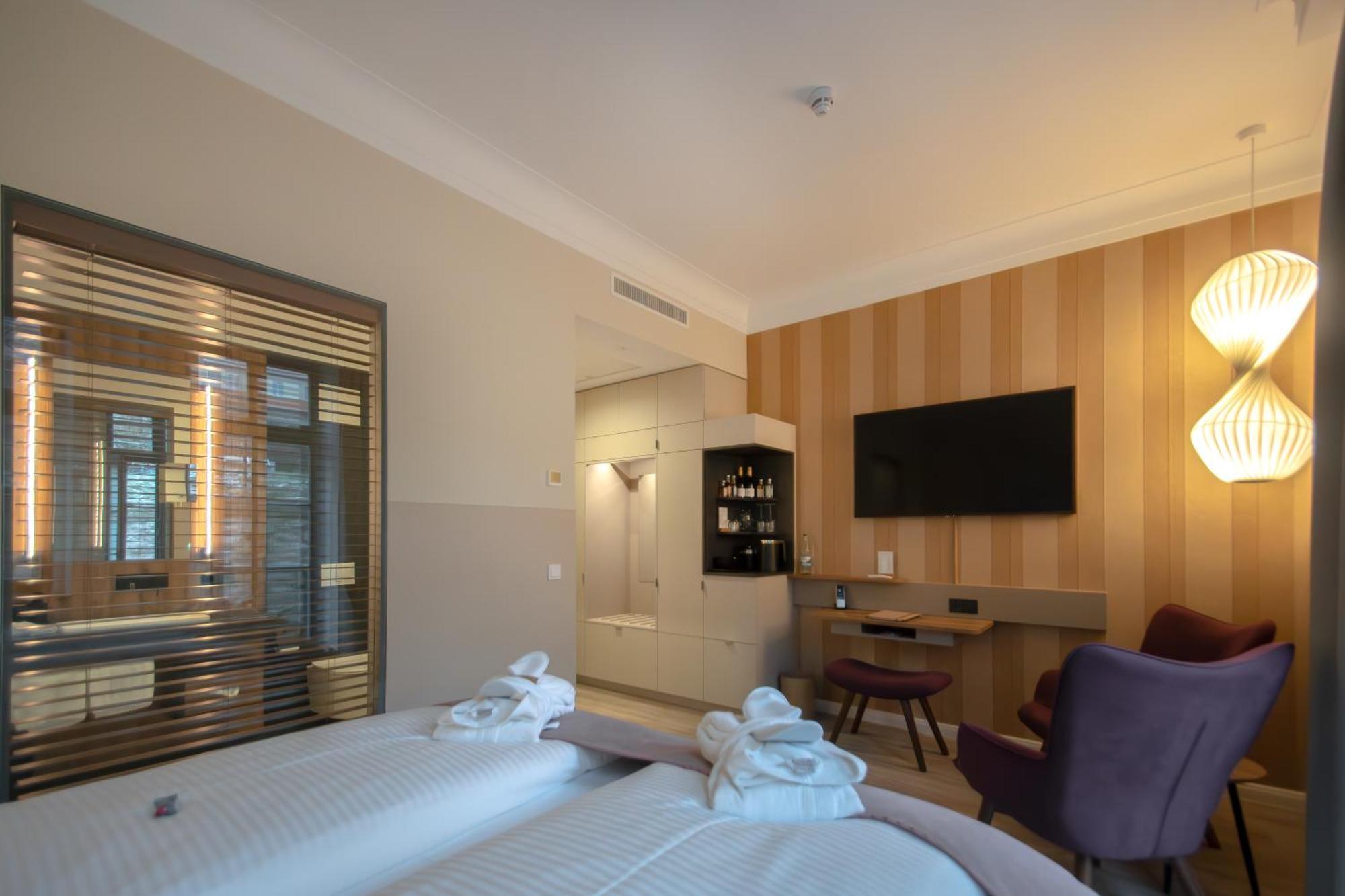 Double Room with French Balcony,1521742648:JPEG