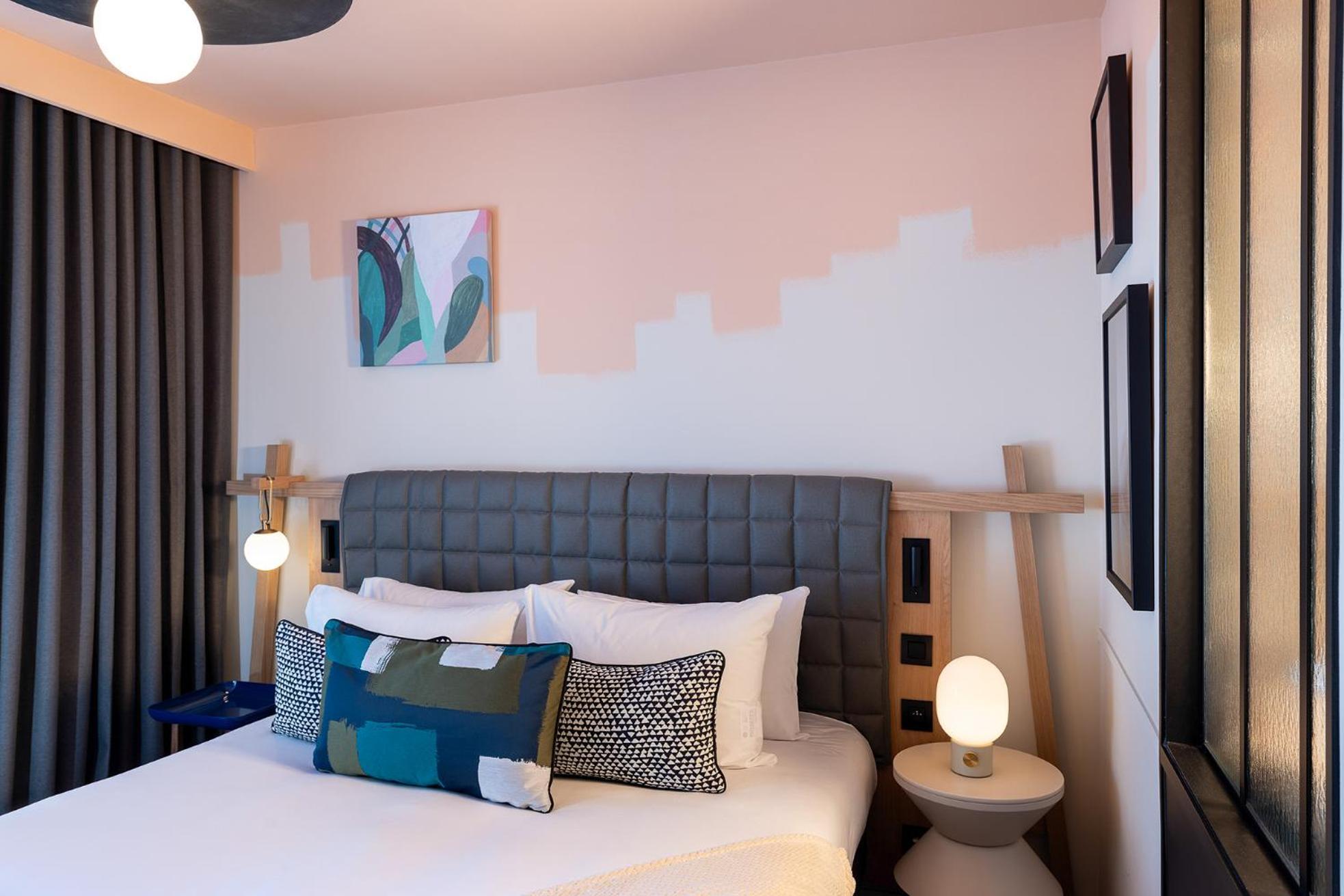 Simone Eiffel Room