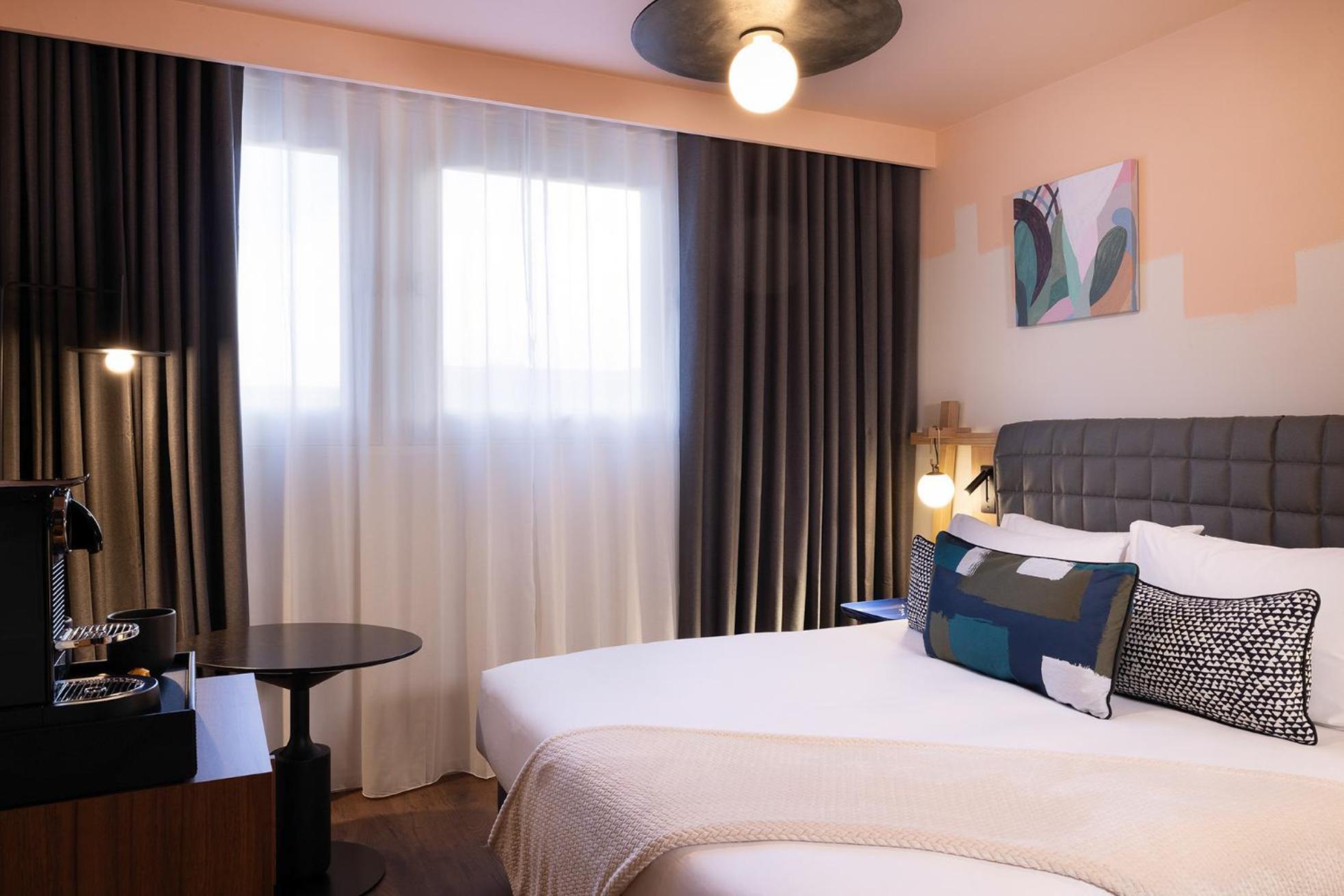 Simone Eiffel Room