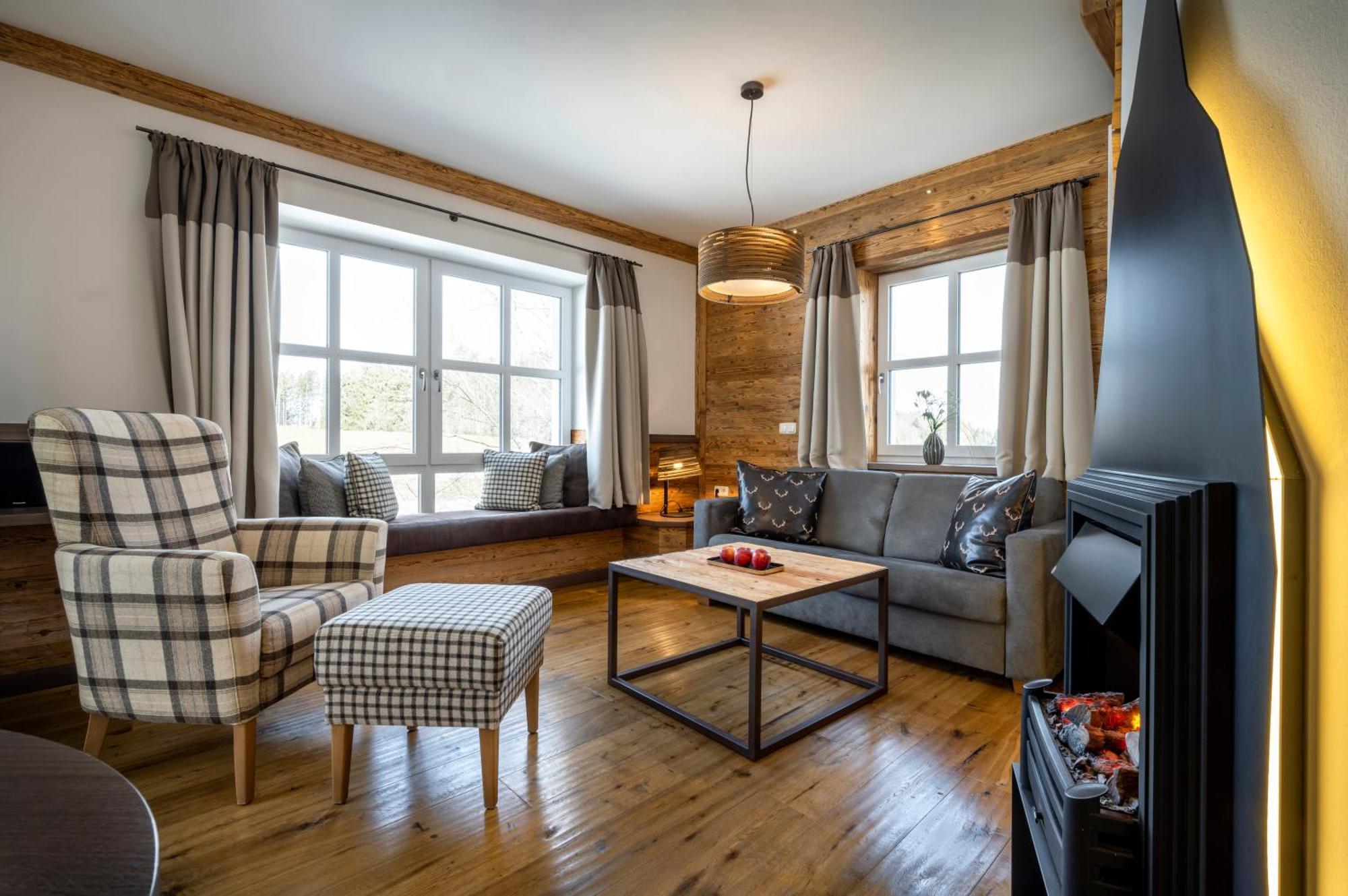 Deluxe Suite,1552571272:JPEG