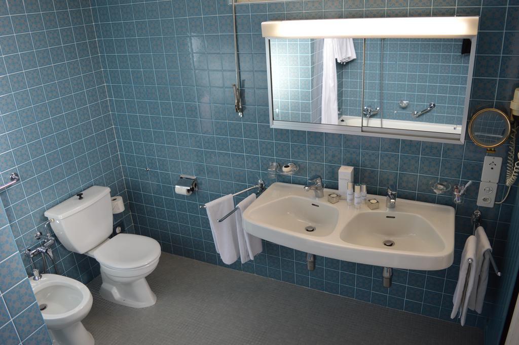 Standard Single Room with Balcony and Lake View,640317786:JPEG