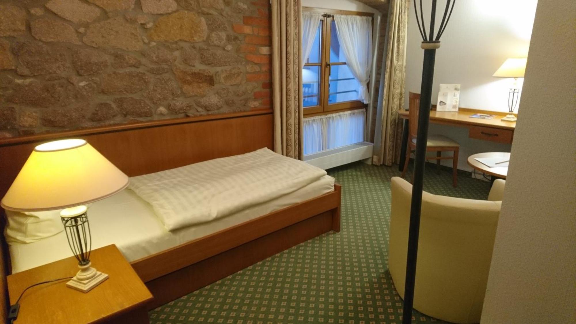 Single Room,1553886496:JPEG