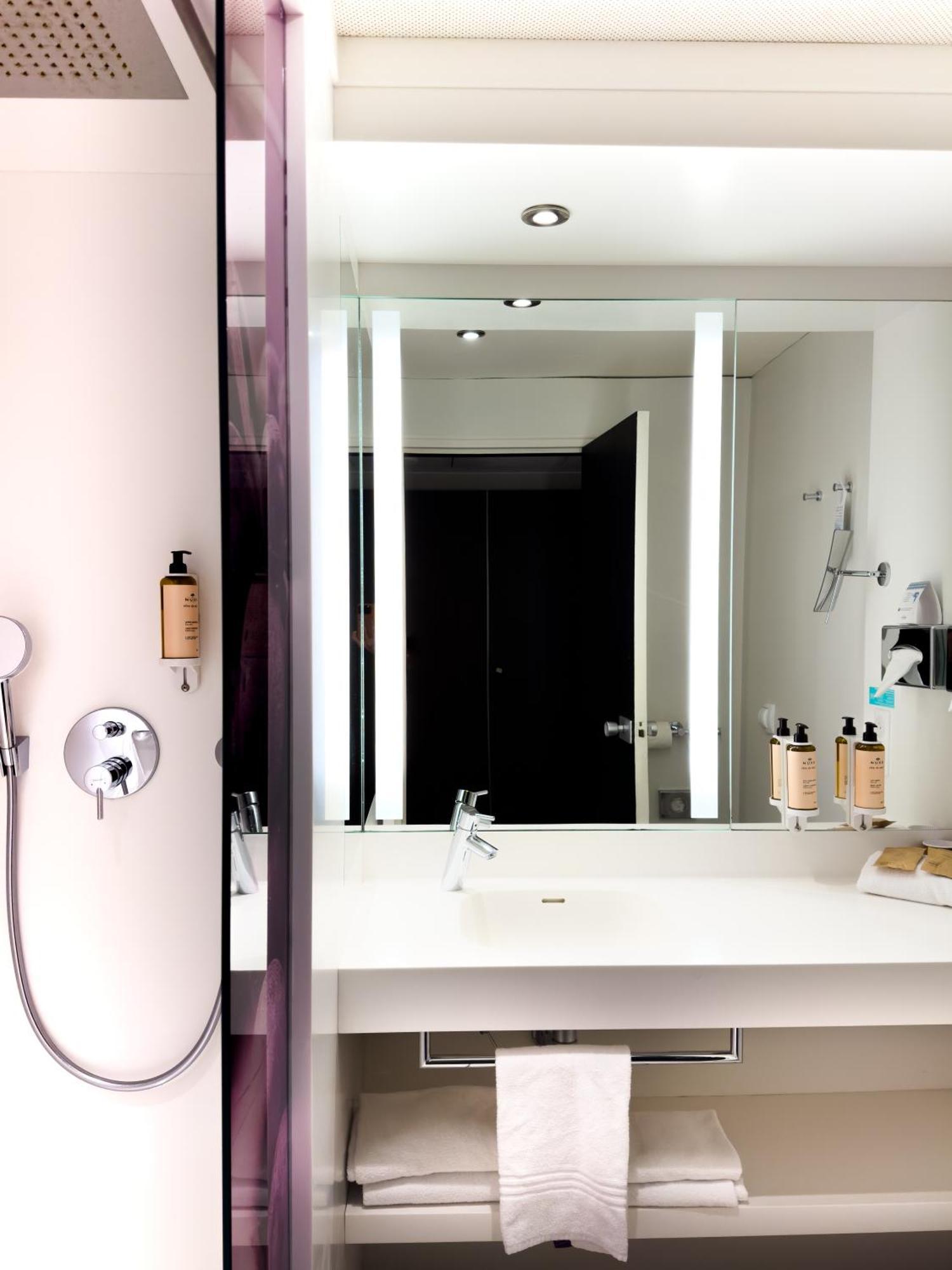 2 angrenzende Doppelzimmer