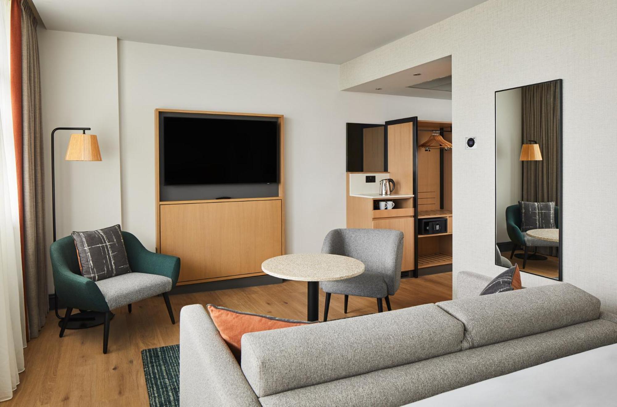 Executive Zimmer mit Kingsize-Bett und Zugang zur MClub Lounge