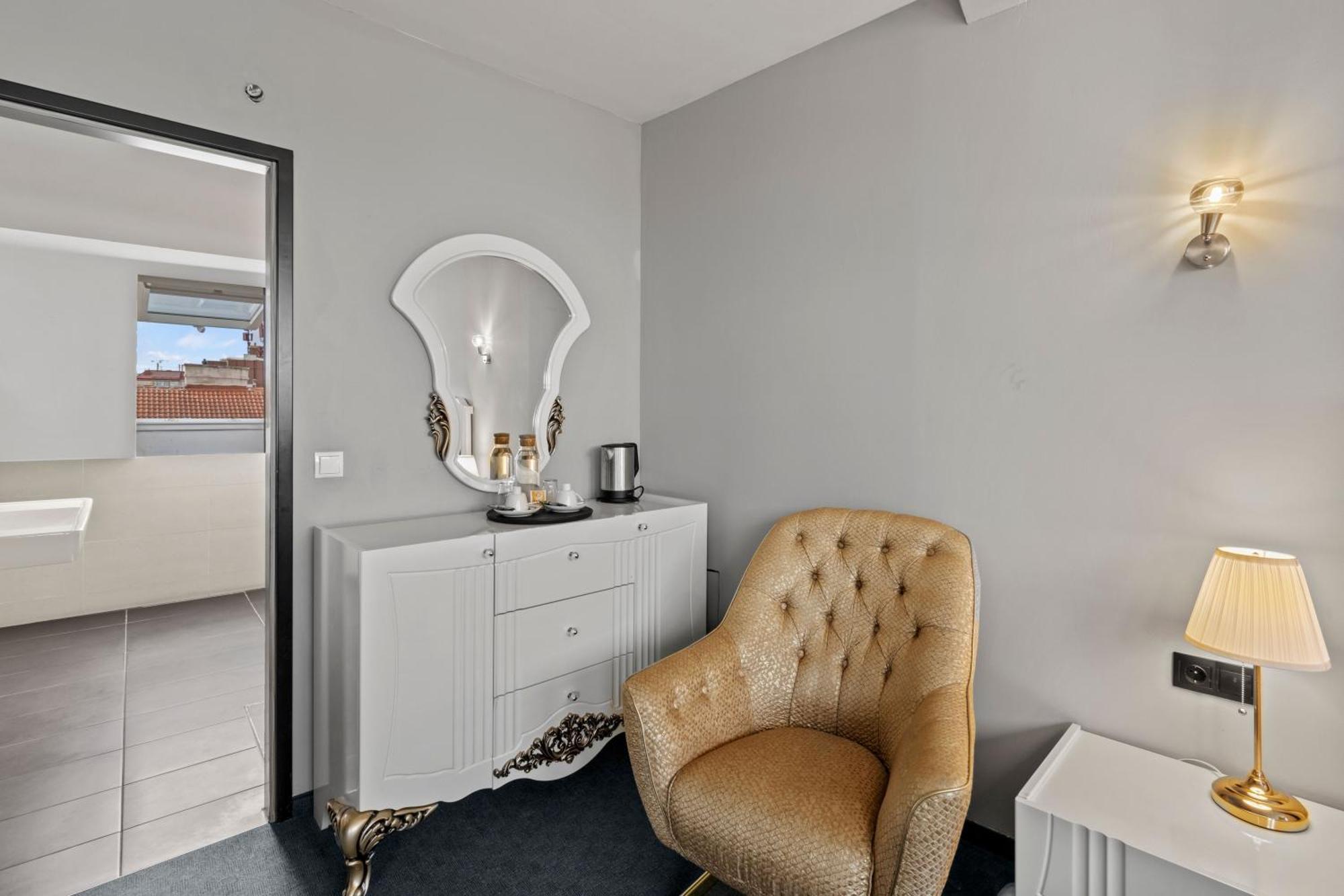 Junior Suite,1569539081:JPEG