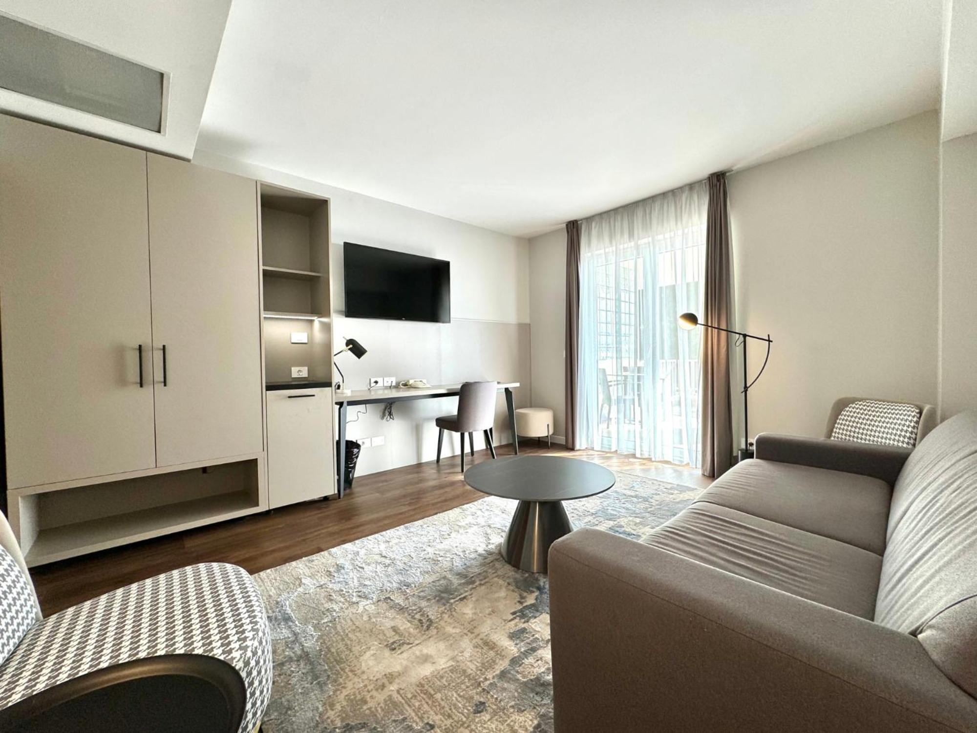 Junior Suite Balcony,1572632162:JPEG