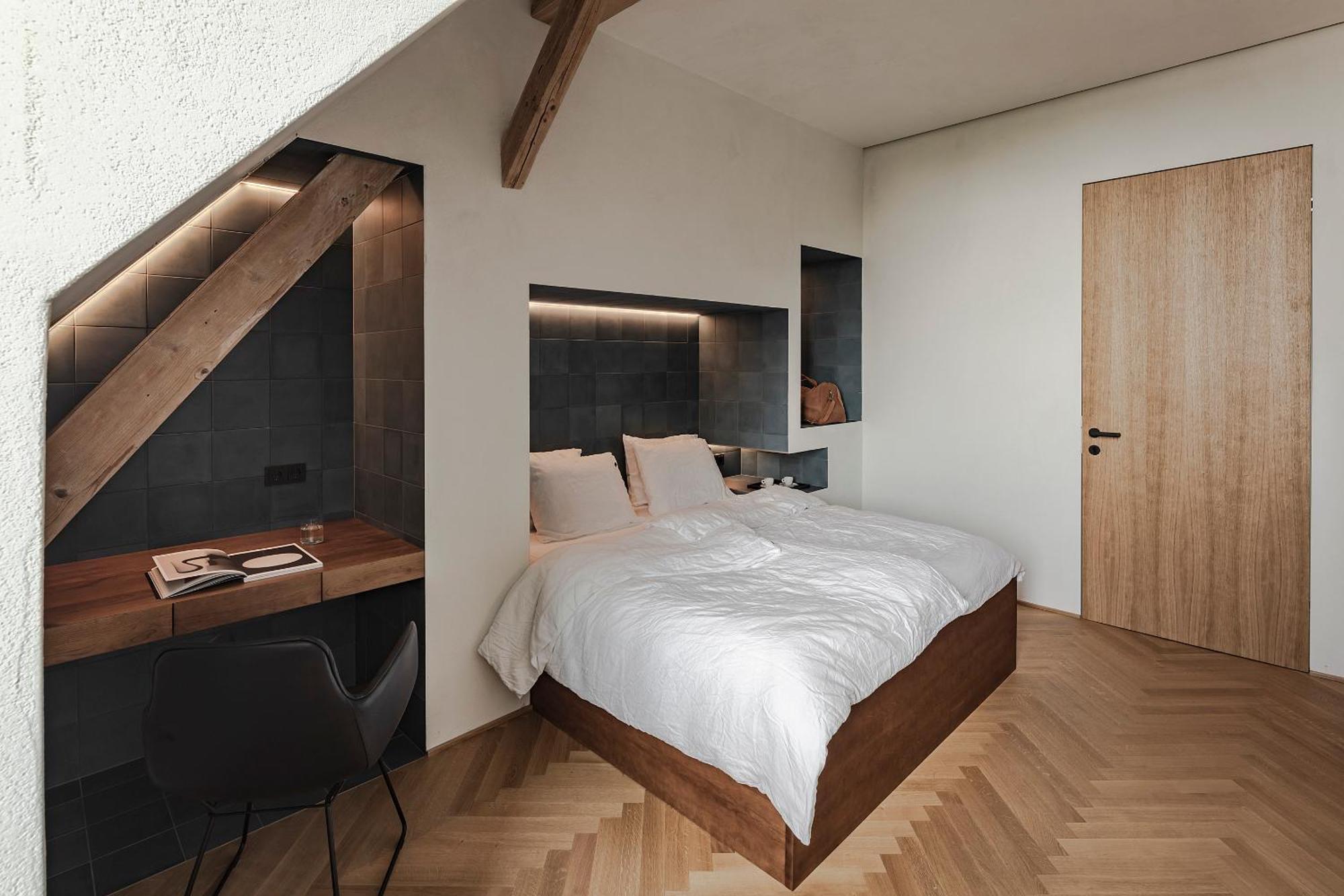 Deluxe Double Room,1584997143:JPEG