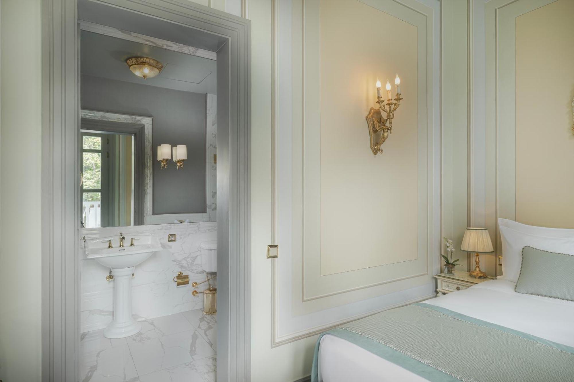 Queen Room with Balcony,1587500093:JPEG