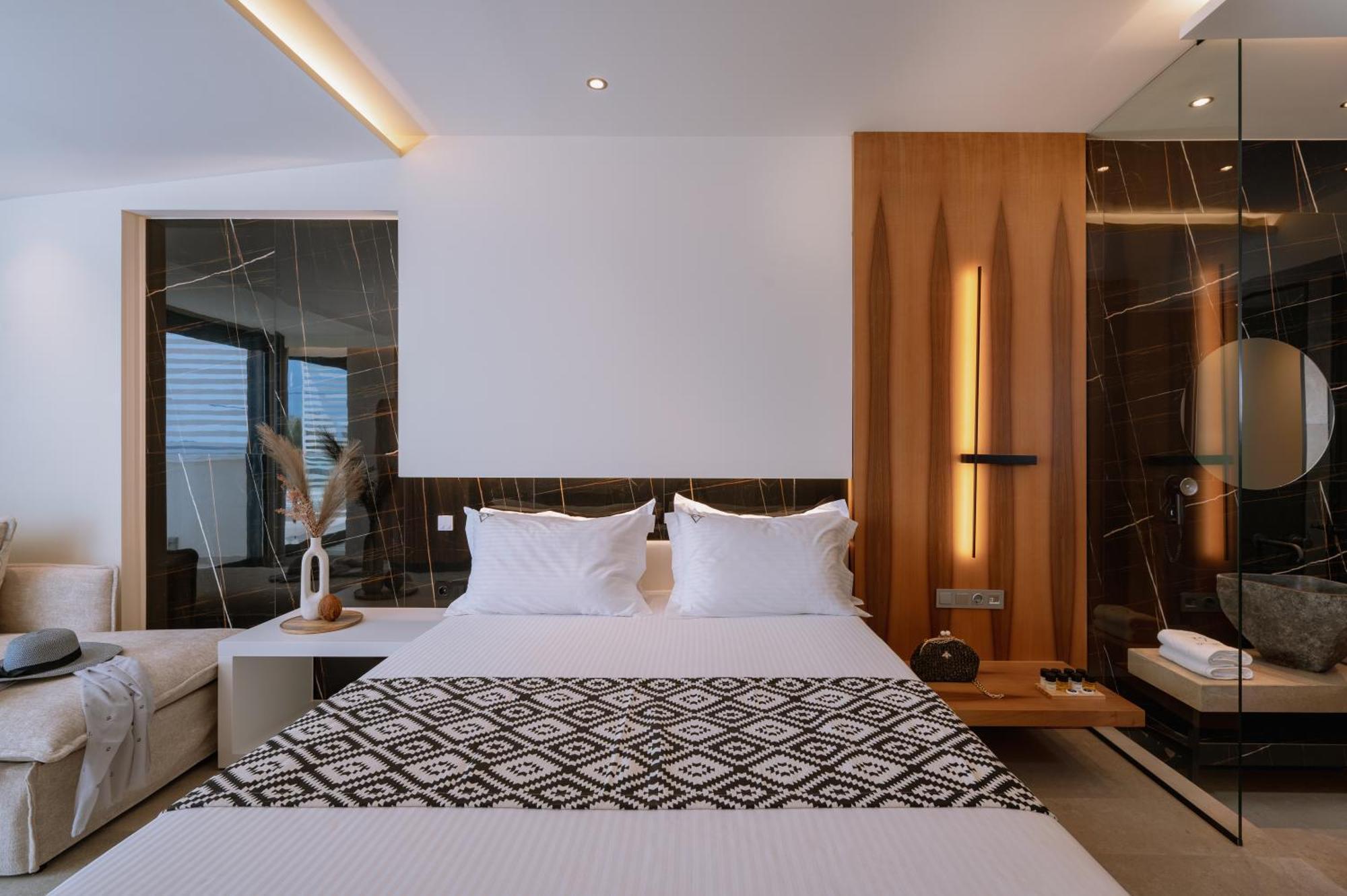Deluxe Suite with Sea View,1591678484:JPEG