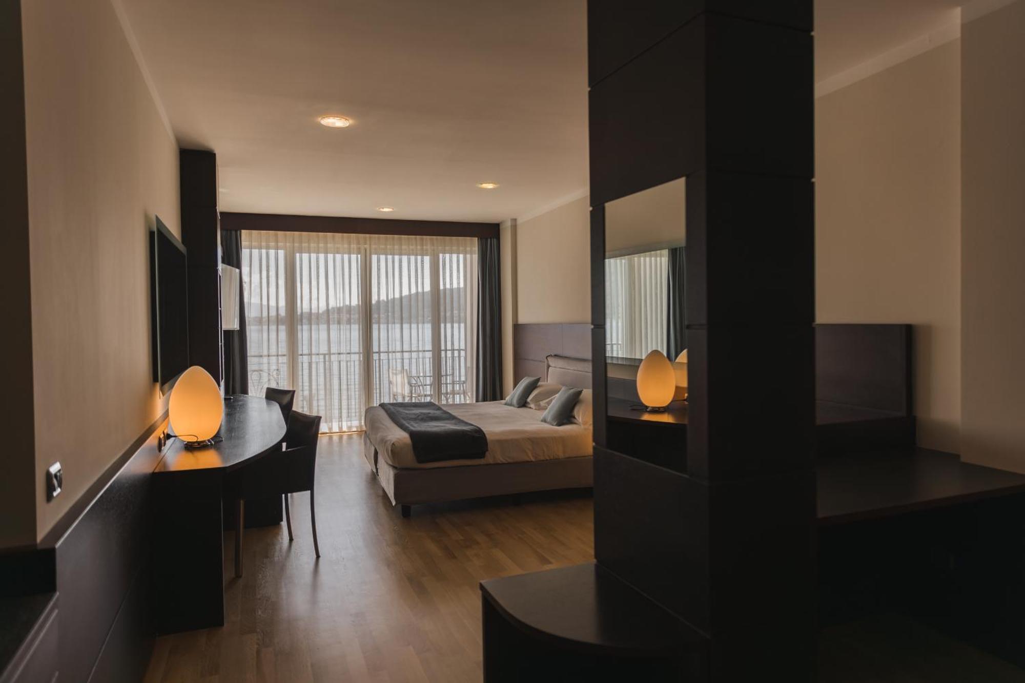 Suite with Lake View,1596023496:JPEG