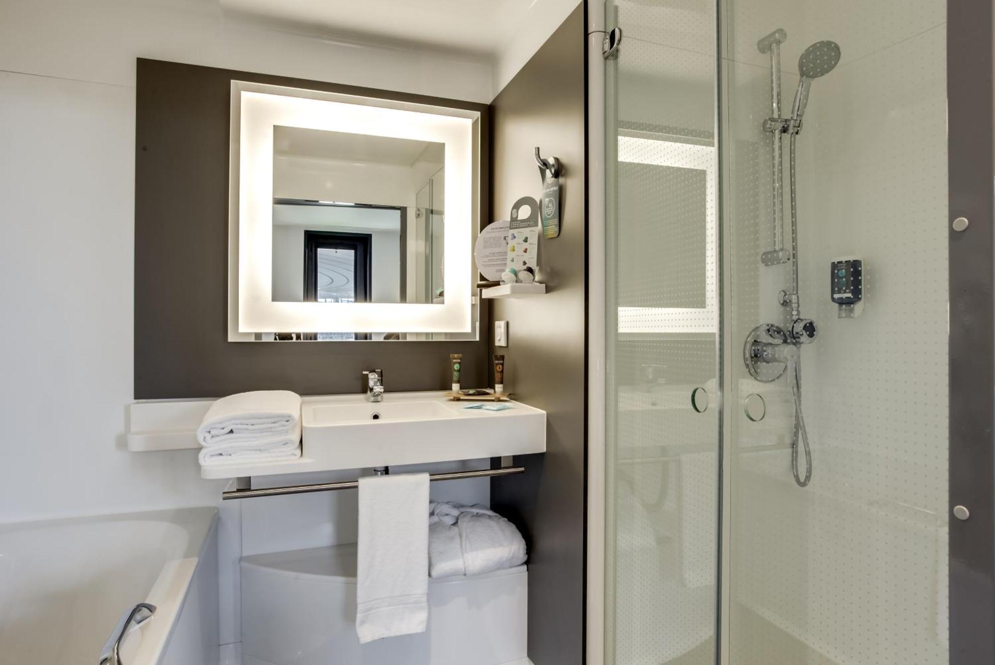 Executive Suite One Double Bed One Single Sofa Bed