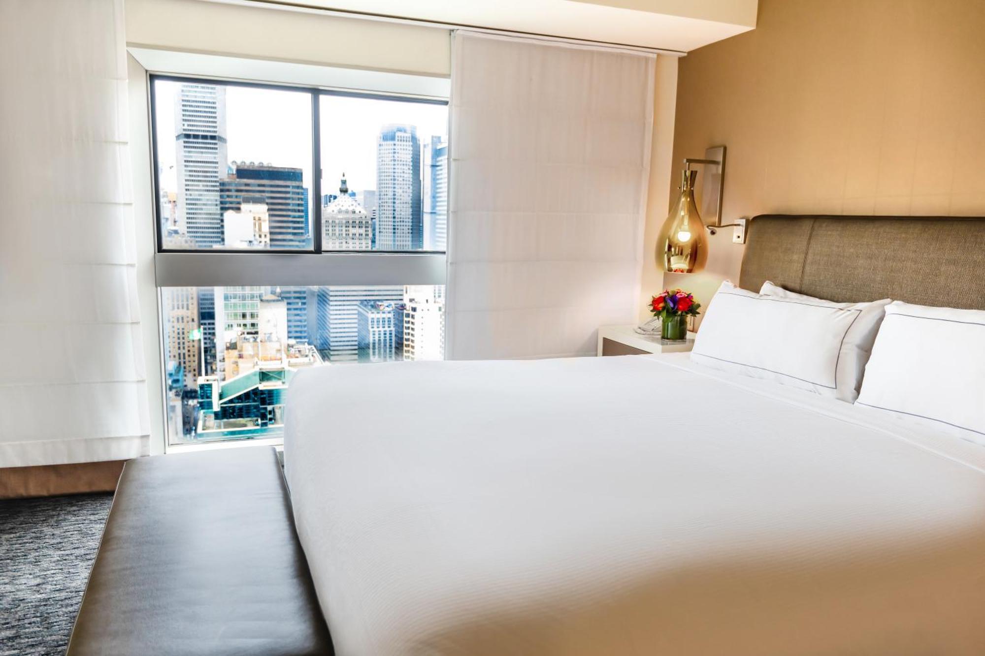 Deluxe Two-Bedroom King Suite with Queen Bed and Skyline View,1657138932:JPEG