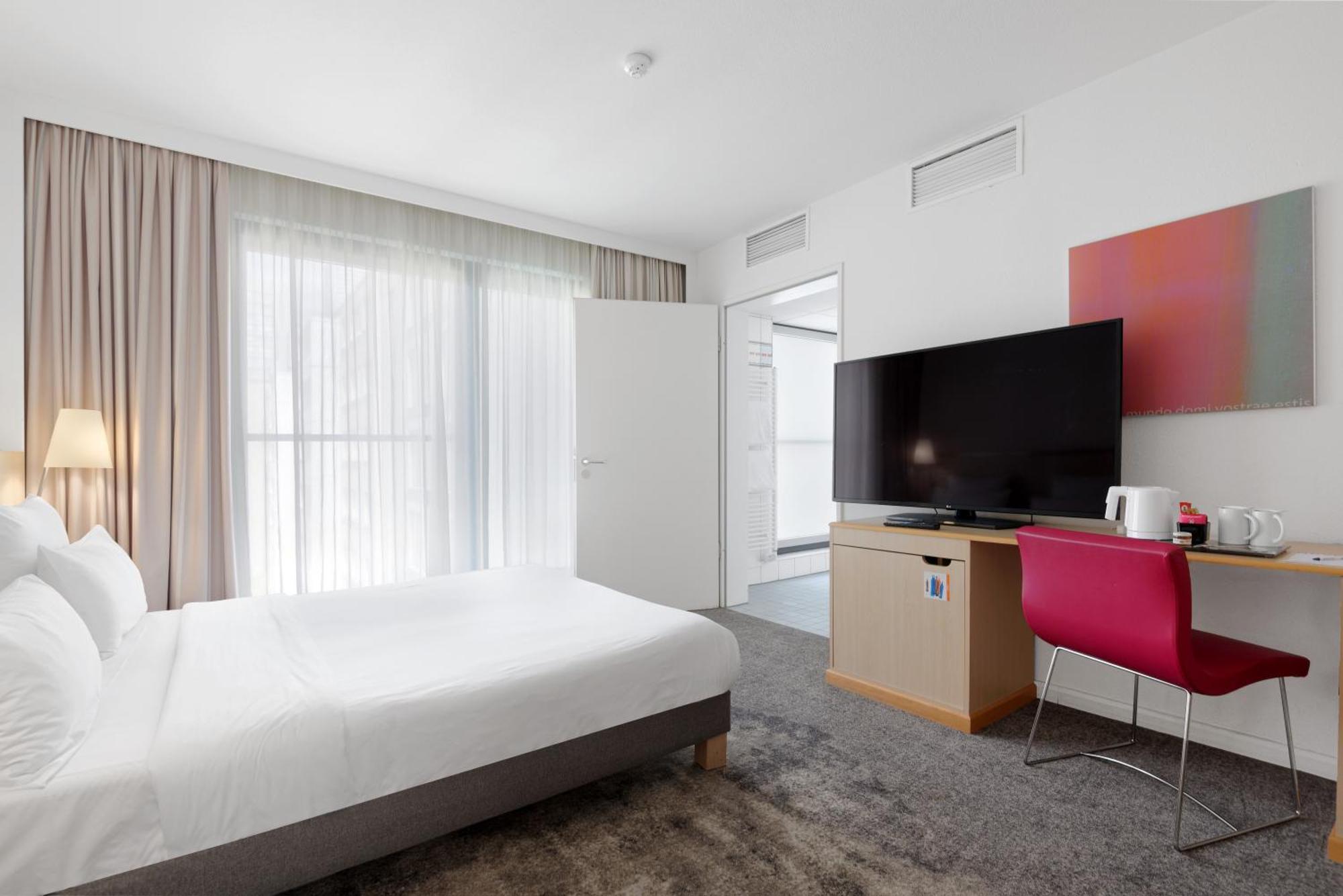 Standard Queen Room - Accessible,1716970421:JPEG