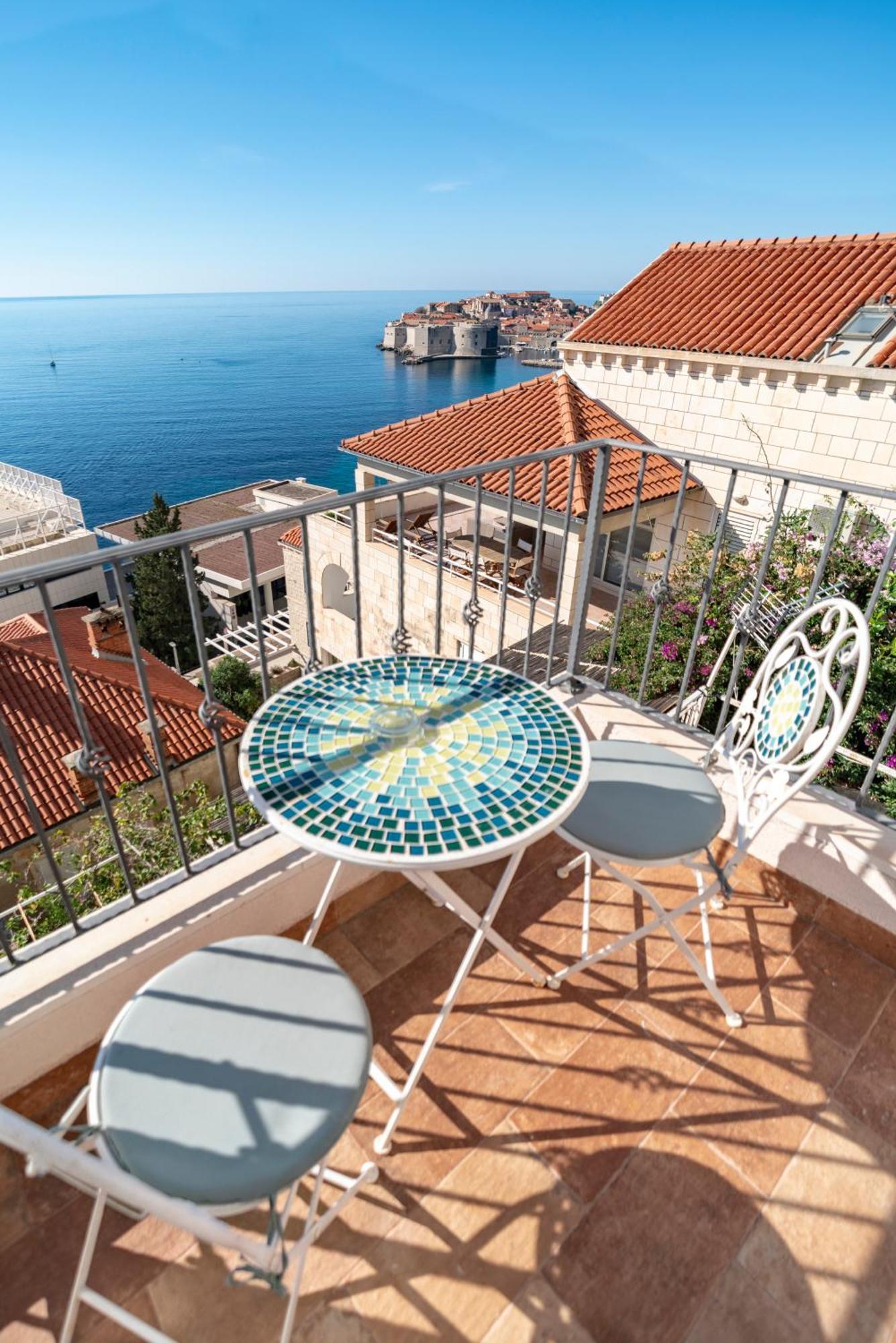 One-Bedroom Apartment Balcony Sea View,1622873545:JPEG