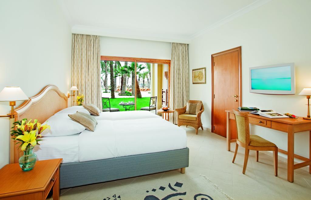 Classic Zweibettzimmer mit Poolblick