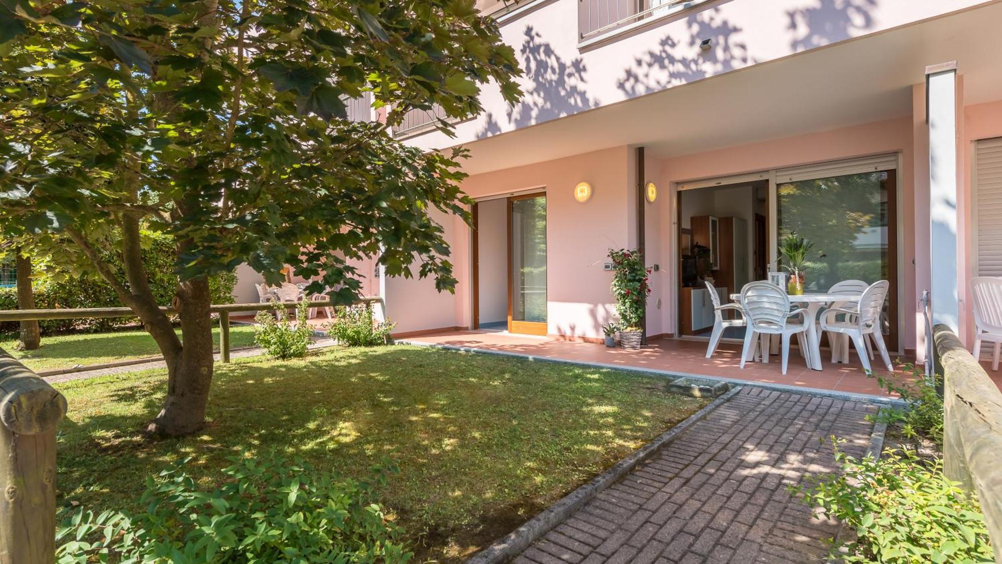 One-Bedroom Apartment Garden