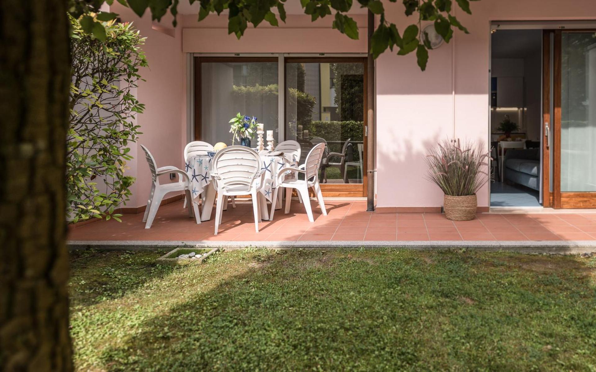 One-Bedroom Apartment Garden