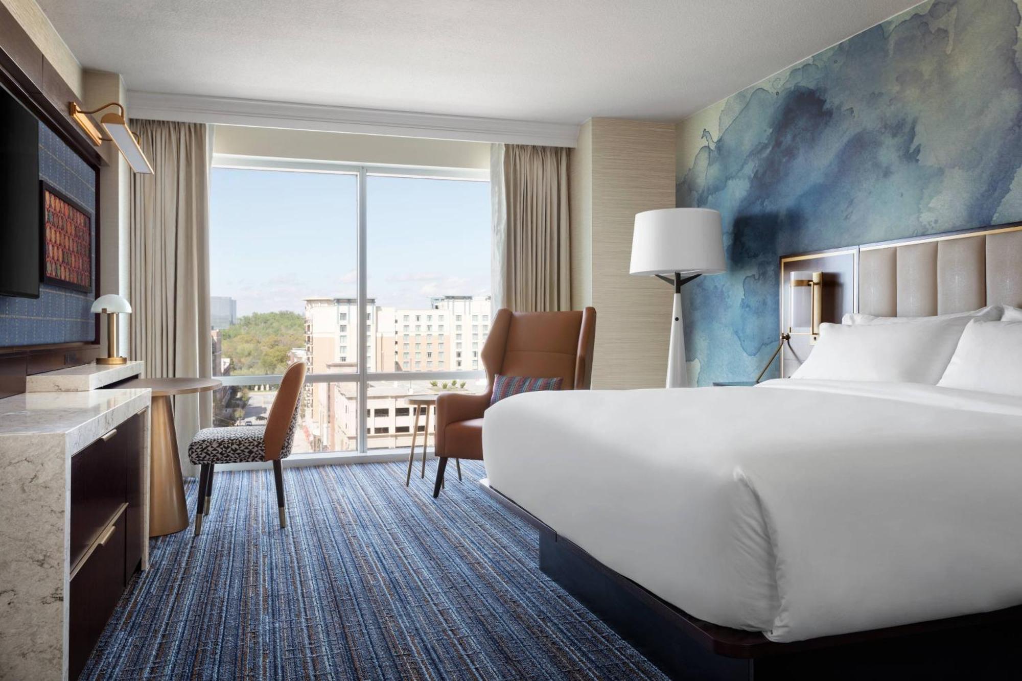 Luxuszimmer mit einem Kingsize-Bett oder einem Queensize-Bett
