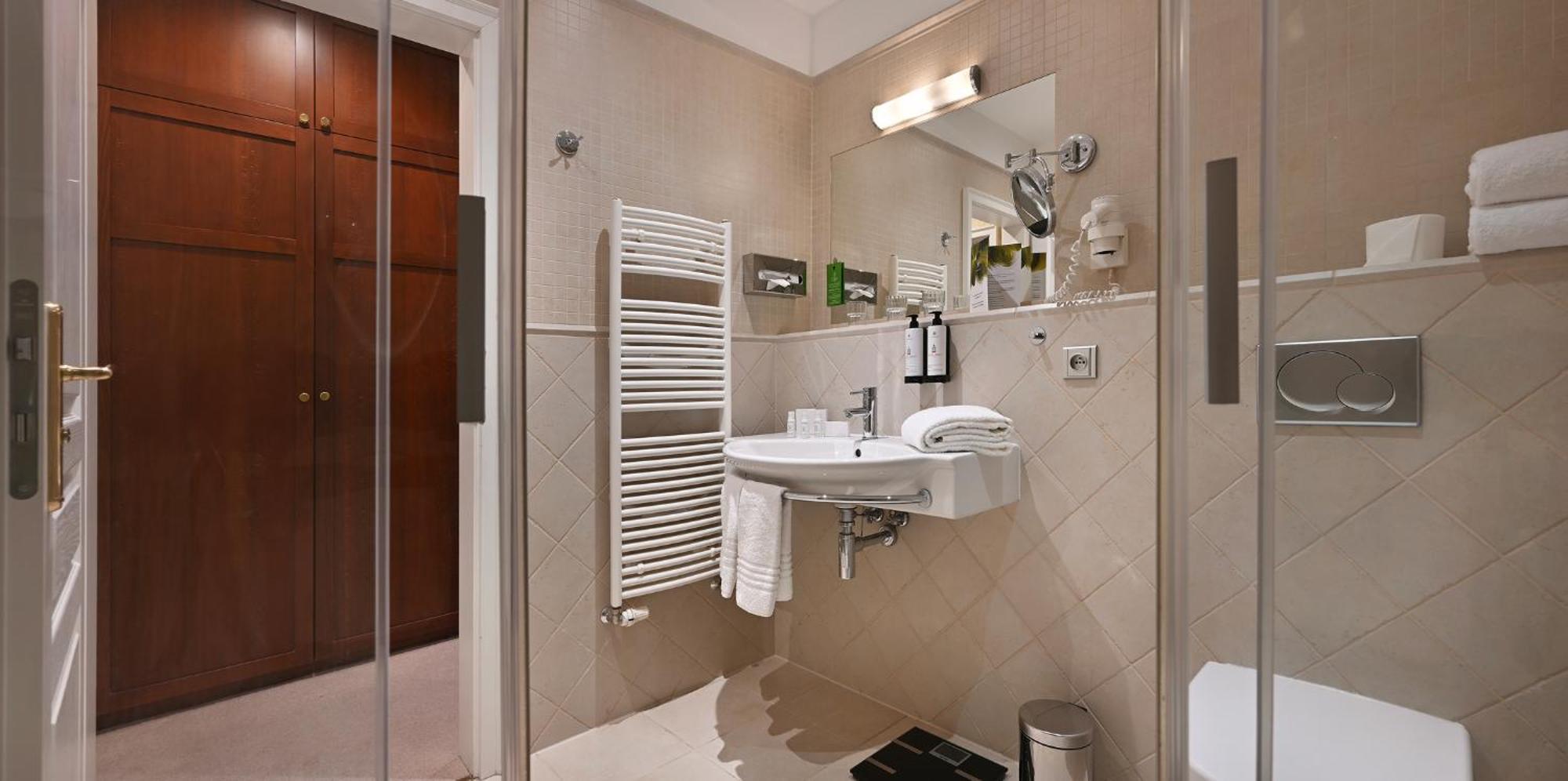 Standard Doppelzimmer mit Zustellbett