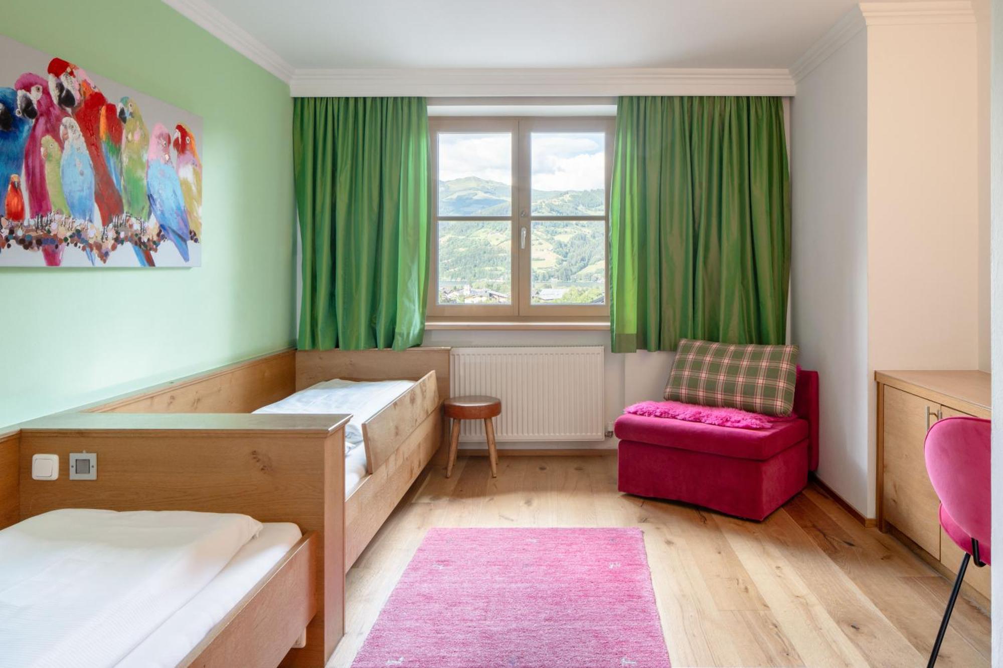 Family Room with Garden View,1649880709:JPEG