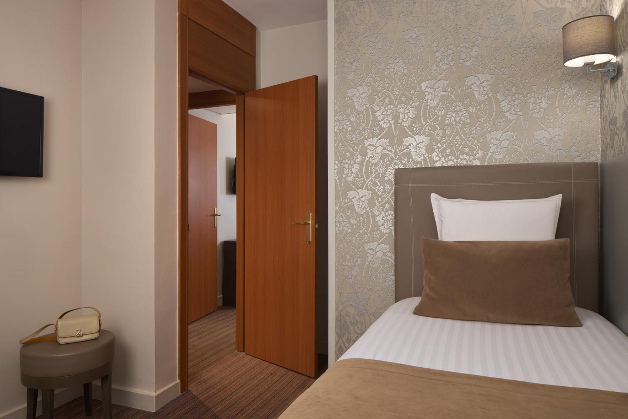 Triple 2 Rooms