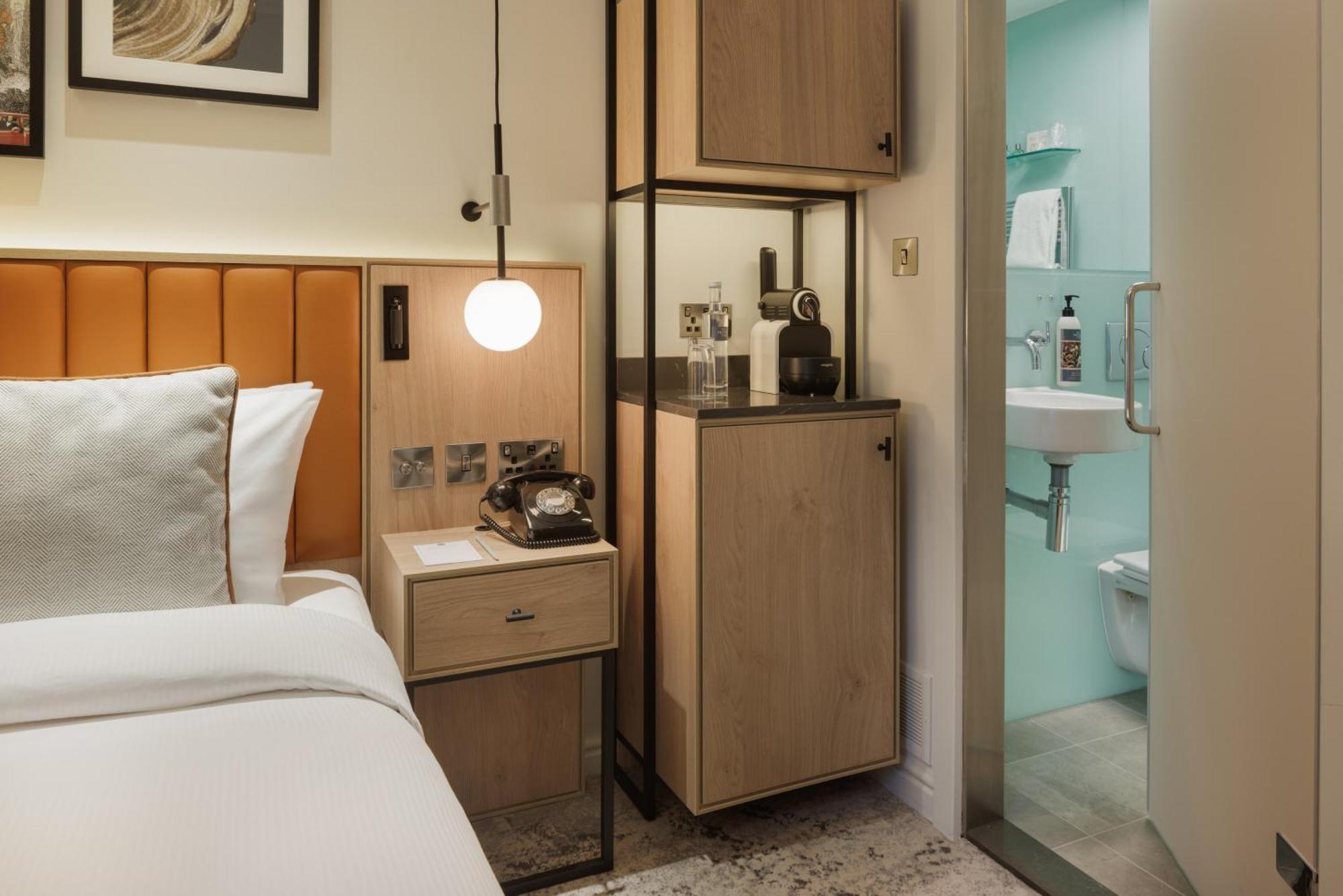 Club Solo,1665396966:JPEG