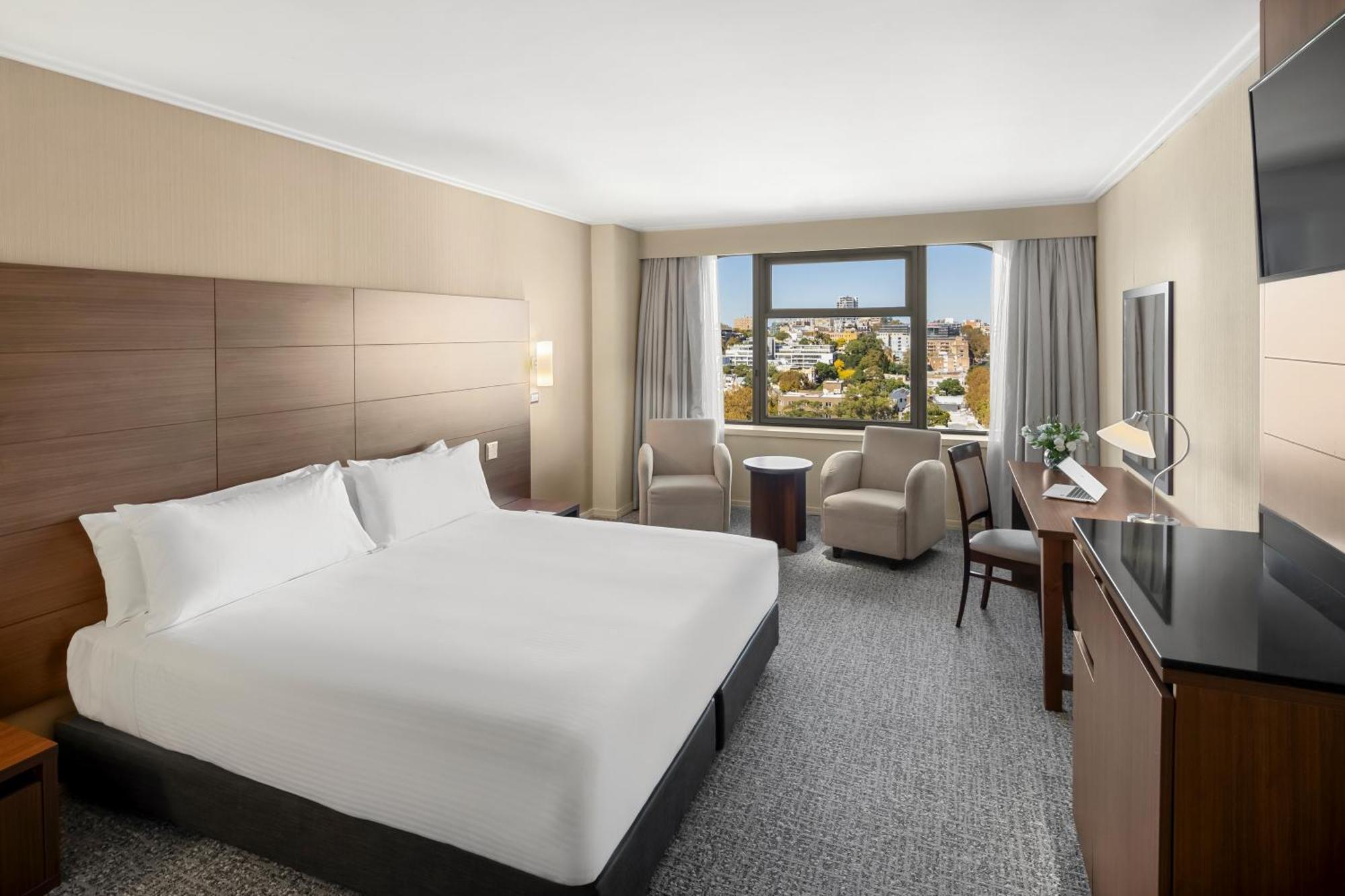 Deluxe Zimmer mit Kingsize-Bett – zur Stadt ausgerichtet