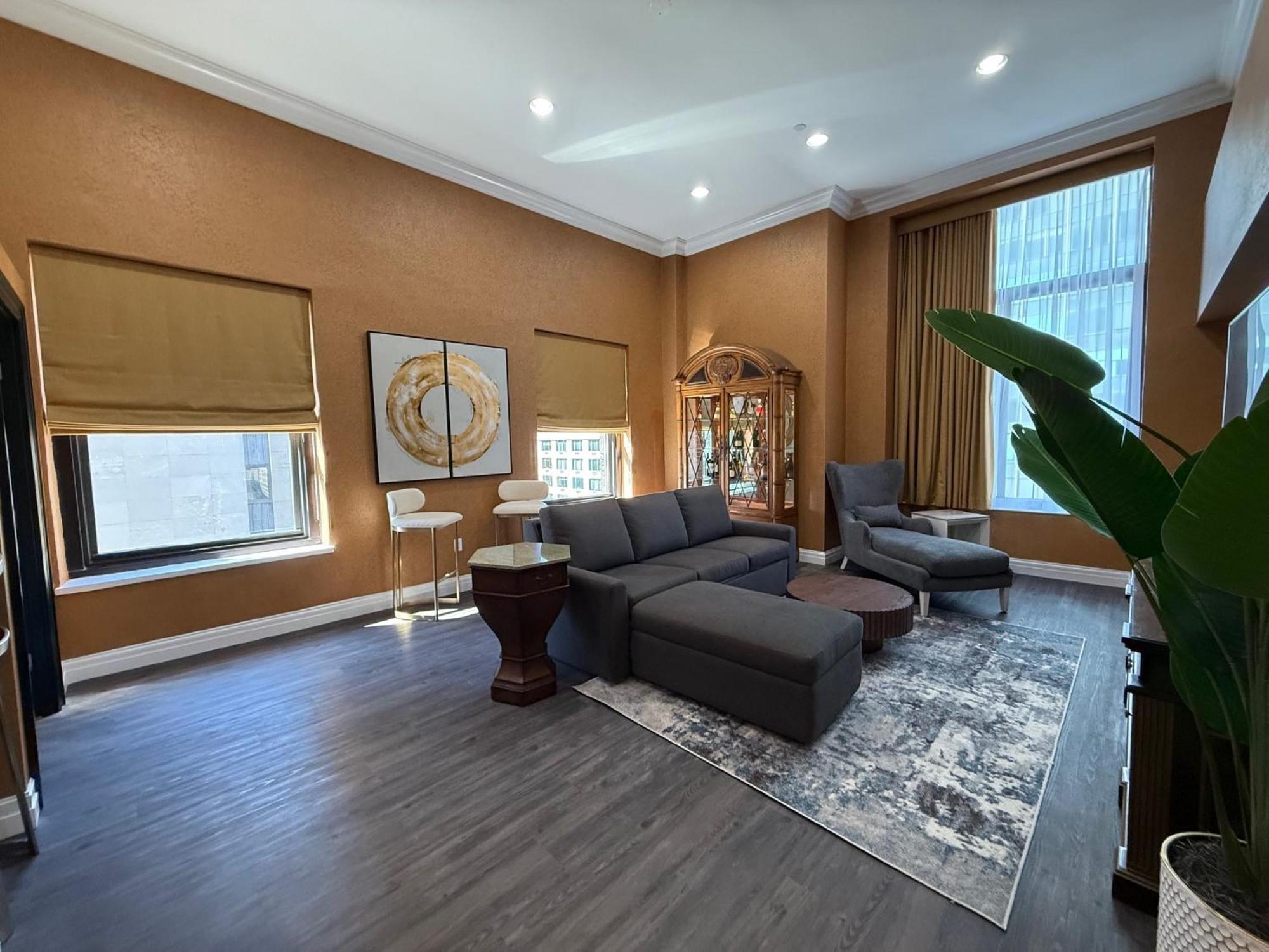 Superior King Suite