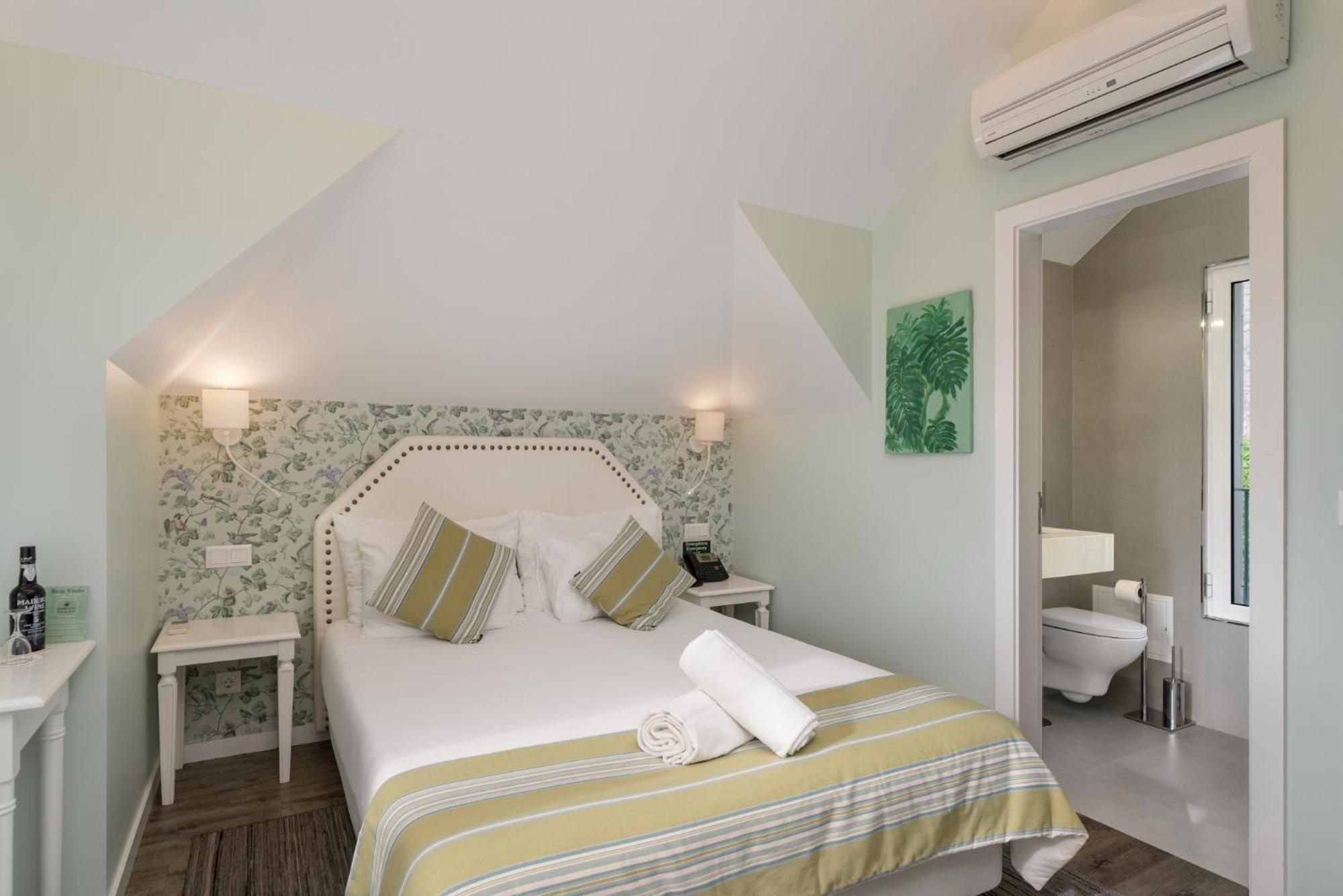 Small Double Room,1670765942:JPEG