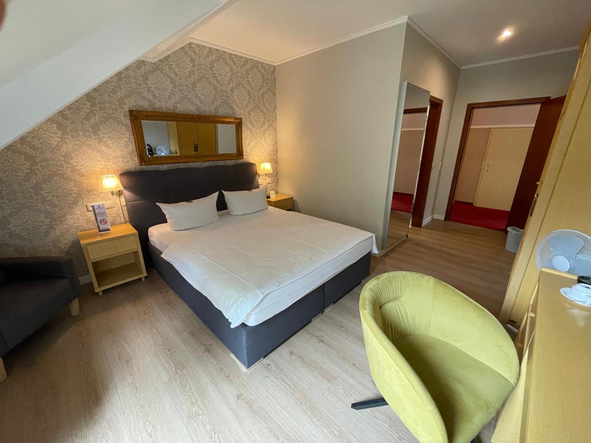 Double Room,1675799561:JPEG