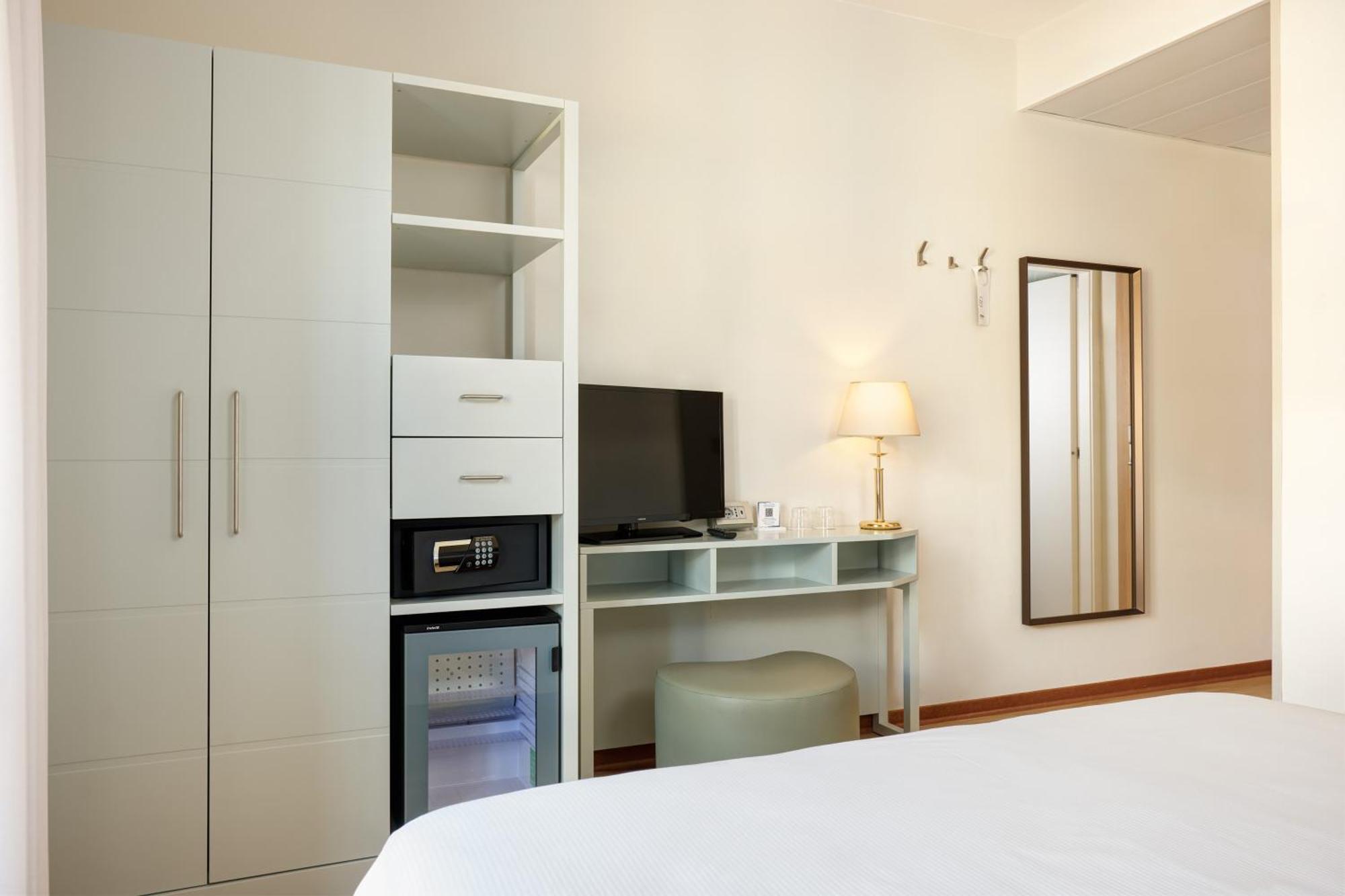 Double Room with Partial Sea View,1688813959:JPEG