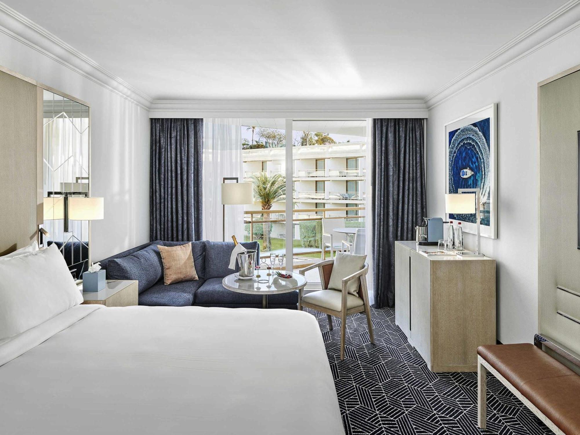Zimmer Fairmont mit 1 Kingsize-Bett und Gartenblick