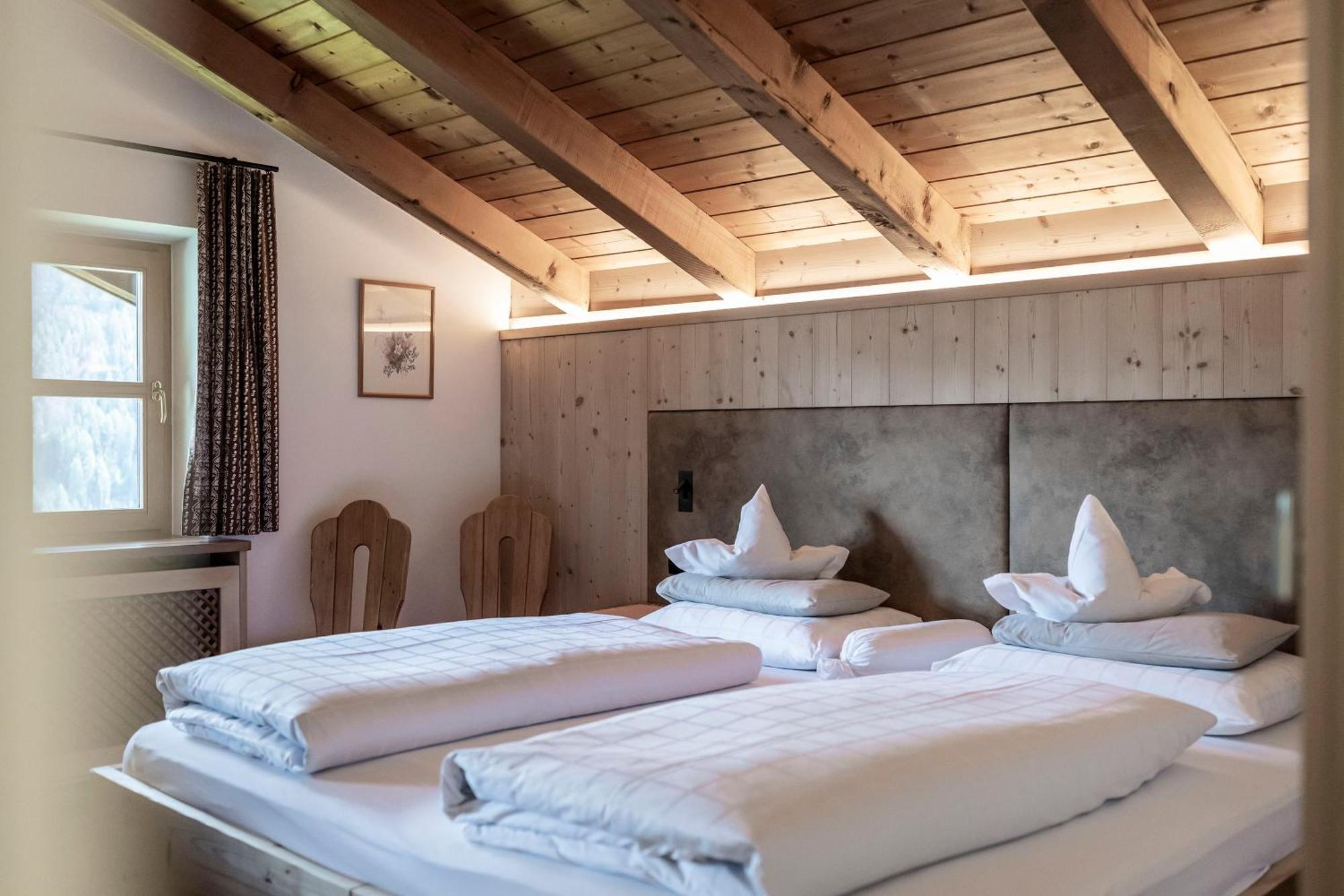 Family Room,1706895055:JPEG